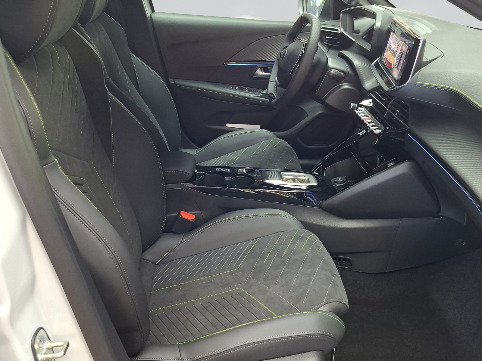 PEUGEOT 208 1.2 Hybrid 145 GT Exclusive-image-11