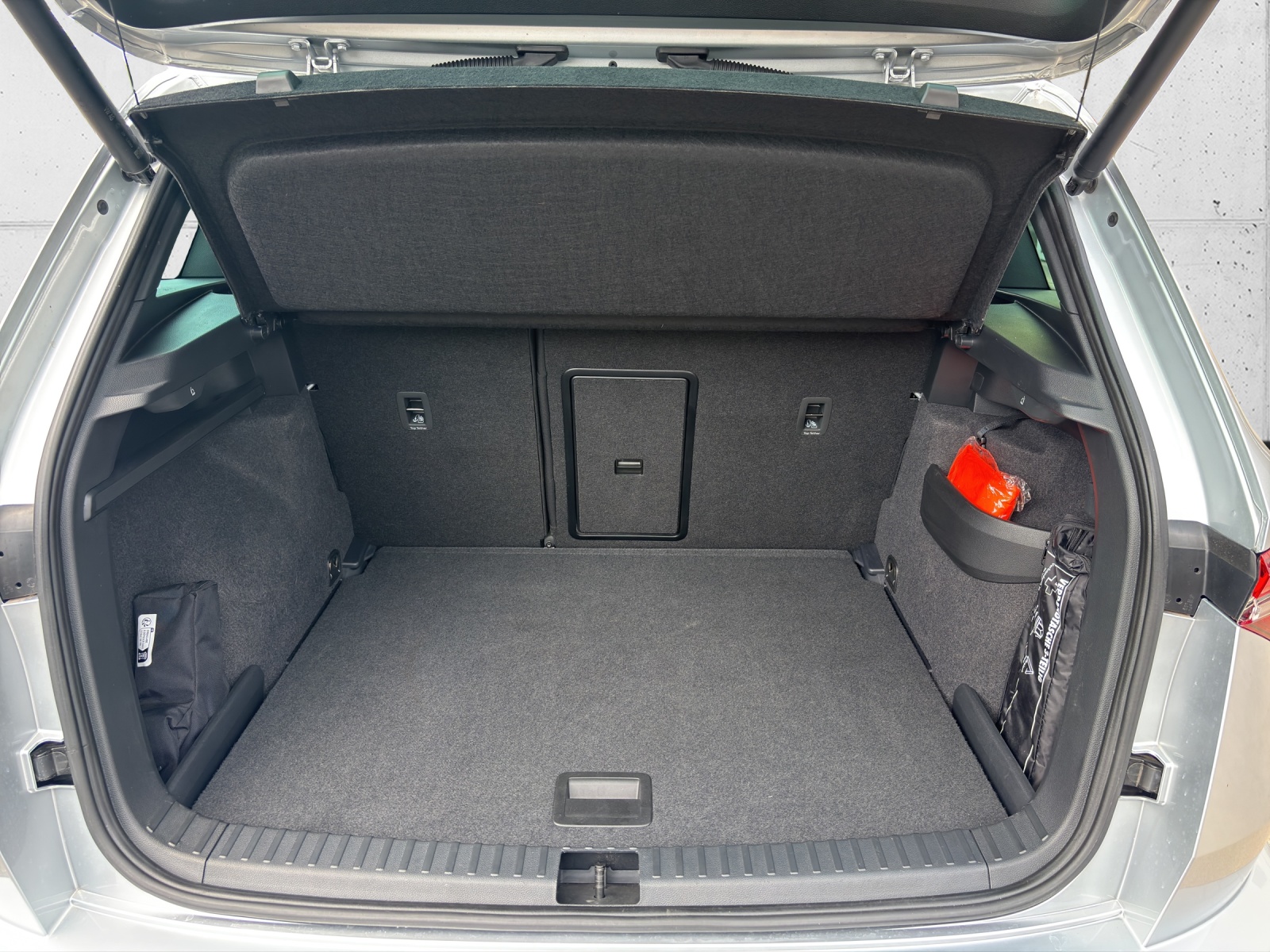 SKODA New Karoq 2.0 TSI SportLine 4x4 DSG mit Leder, Panorama Schiebedach & Standheizung-image-7