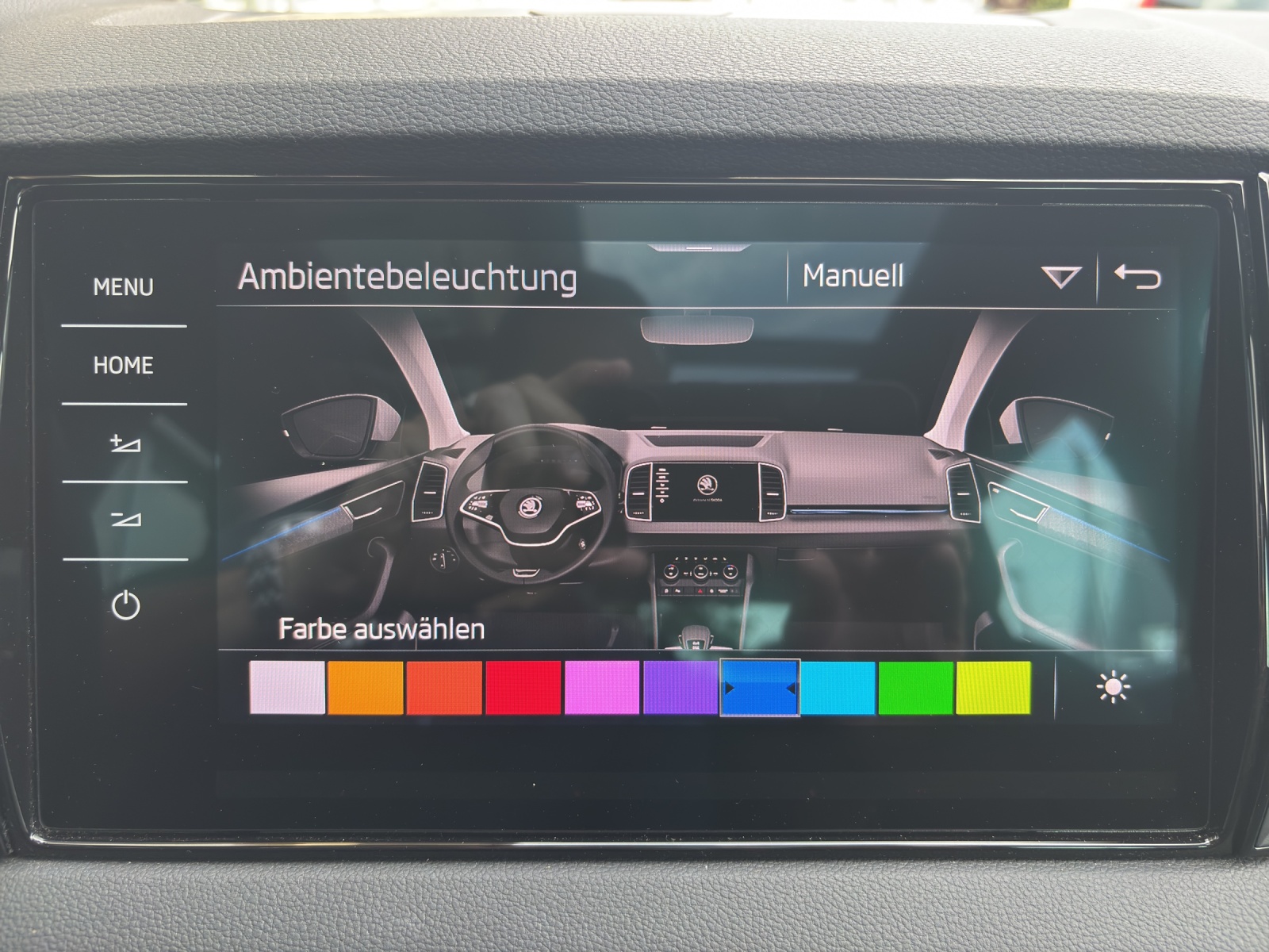 SKODA New Karoq 2.0 TSI SportLine 4x4 DSG mit Leder, Panorama Schiebedach & Standheizung-image-25