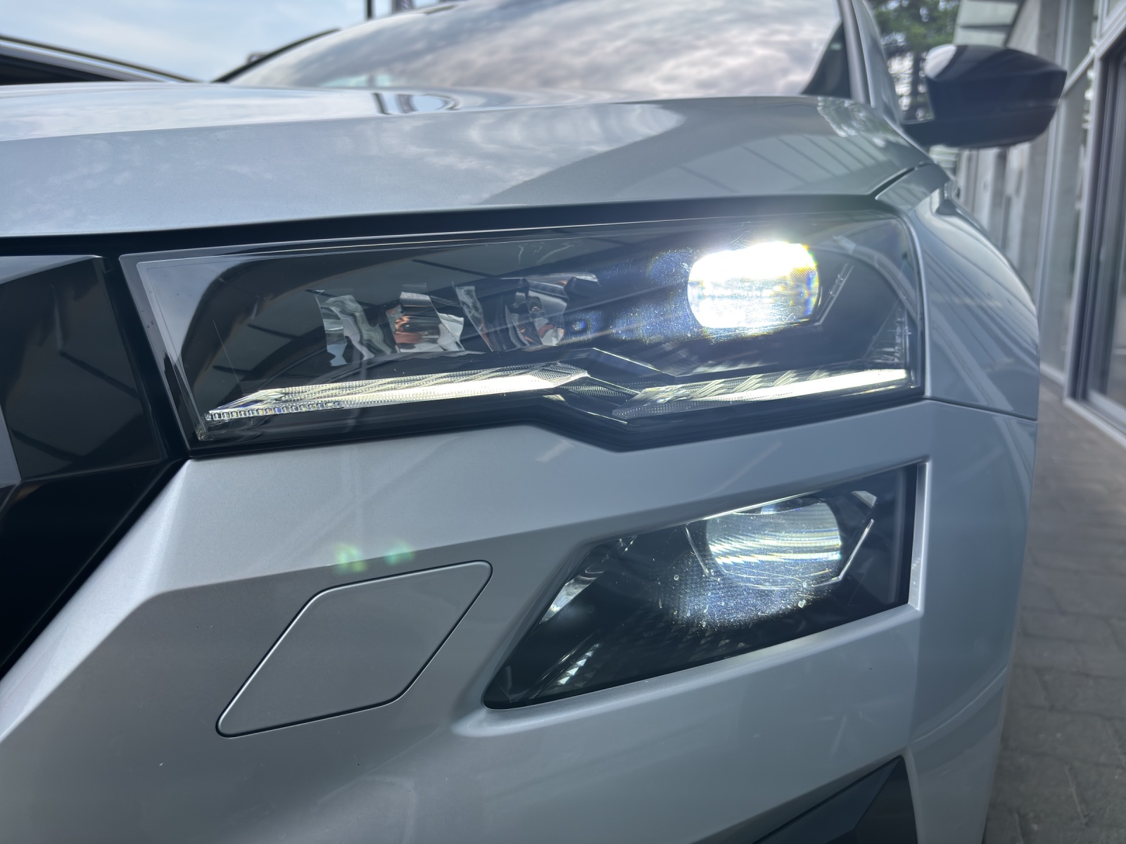 SKODA New Karoq 2.0 TSI SportLine 4x4 DSG mit Leder, Panorama Schiebedach & Standheizung-image-9