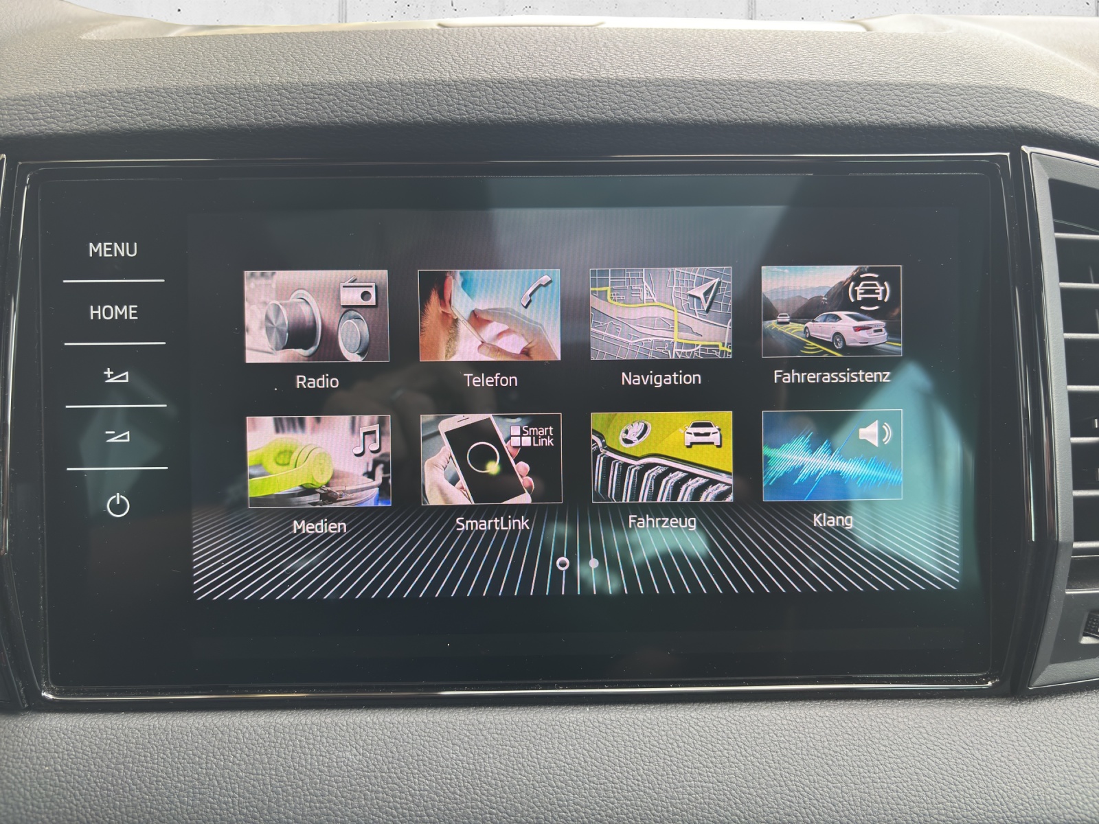 SKODA New Karoq 2.0 TSI SportLine 4x4 DSG mit Leder, Panorama Schiebedach & Standheizung-image-16