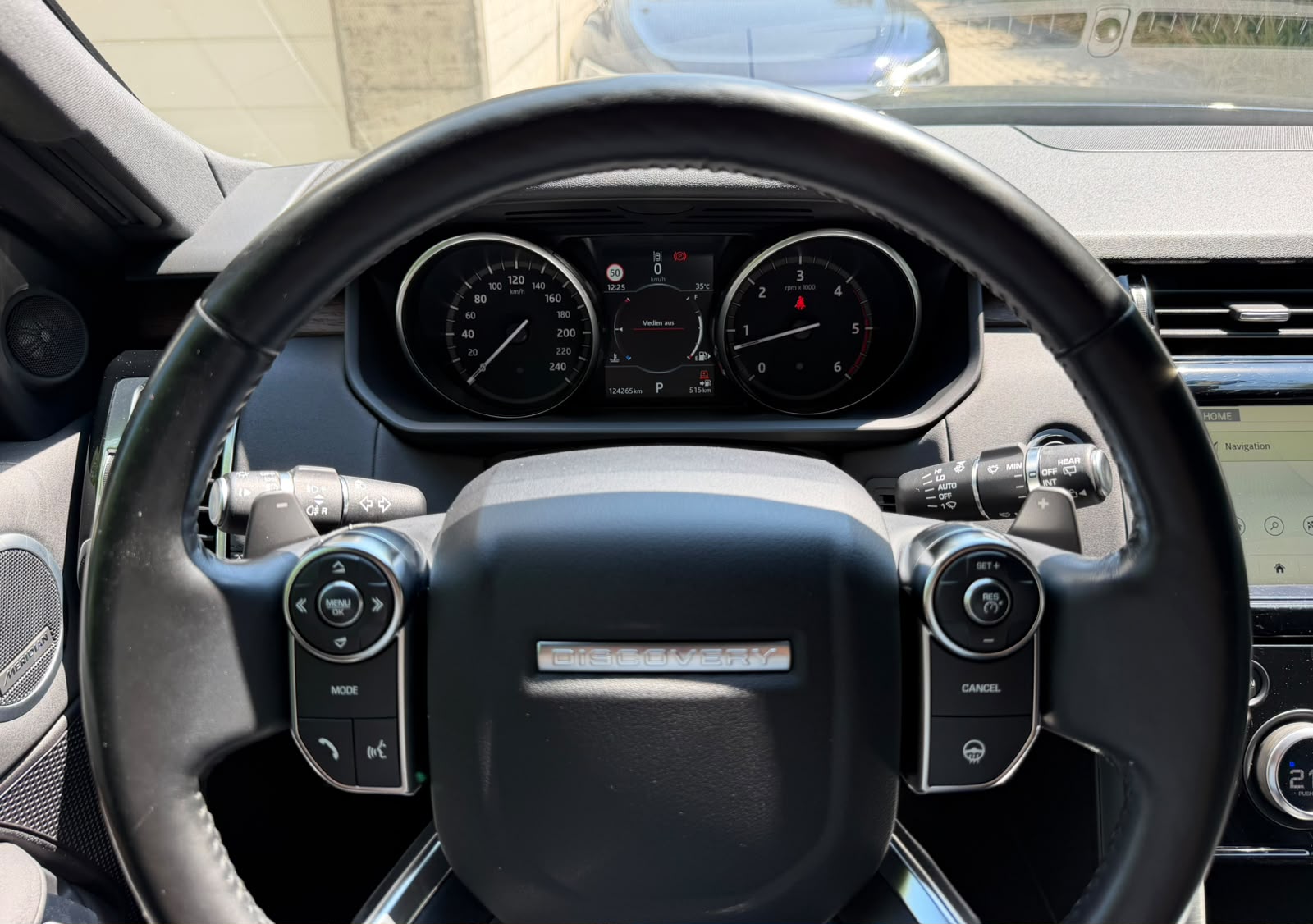 LAND ROVER Discovery 3.0 TD6 HSE Automatic-image-30