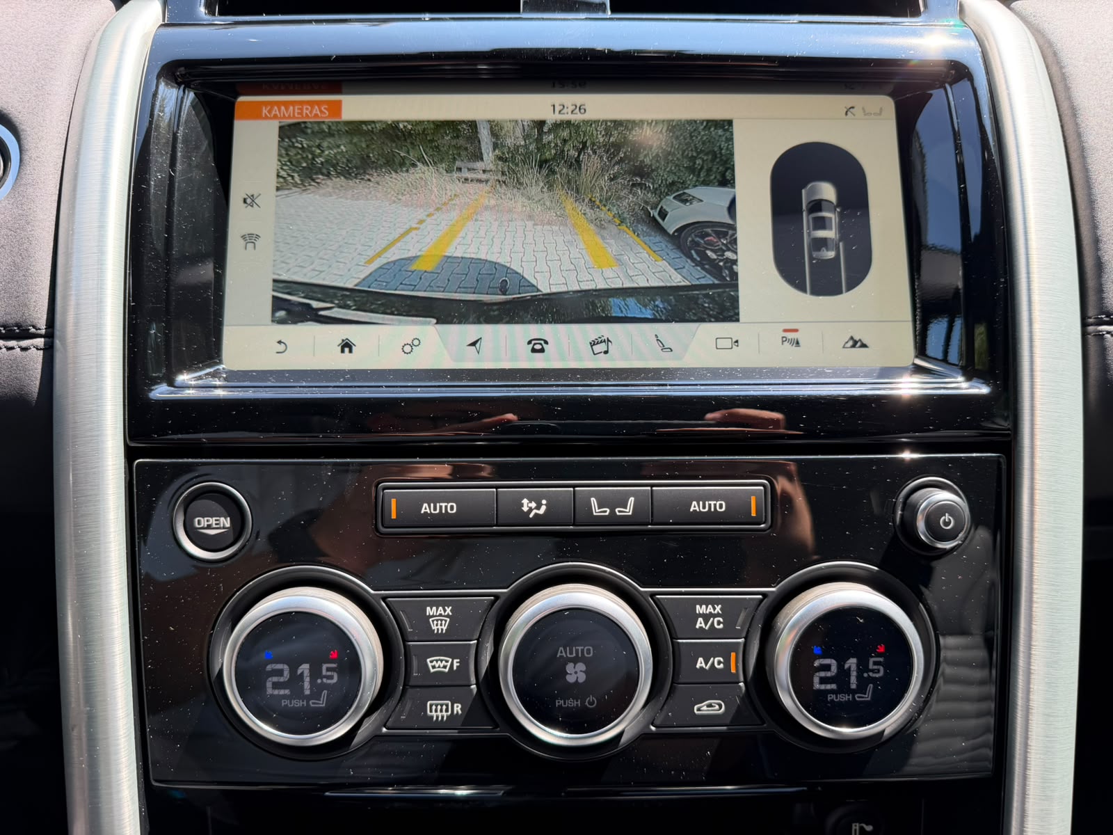 LAND ROVER Discovery 3.0 TD6 HSE Automatic-image-25