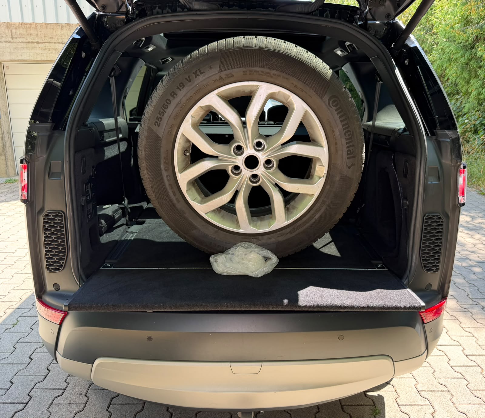 LAND ROVER Discovery 3.0 TD6 HSE Automatic-image-14