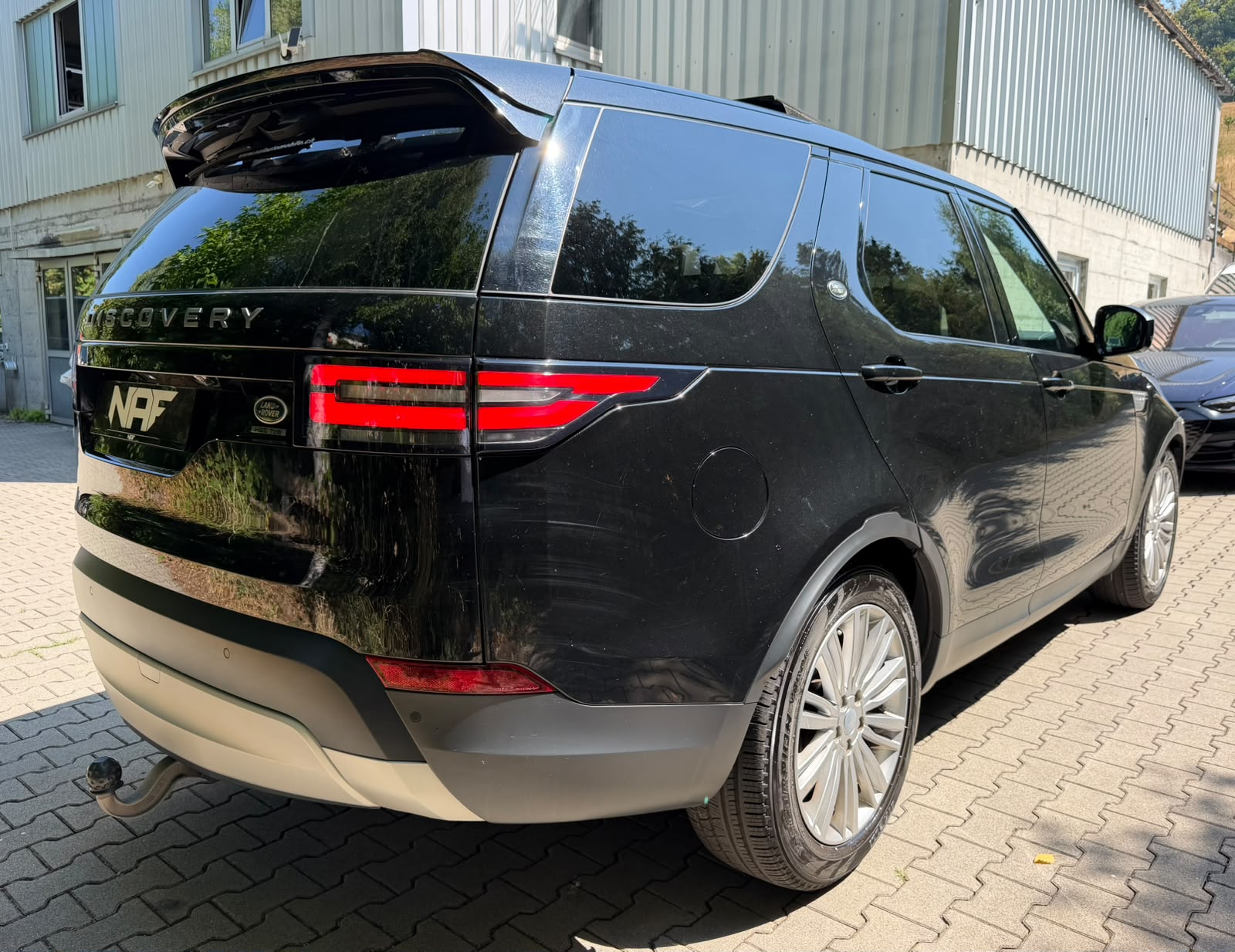 LAND ROVER Discovery 3.0 TD6 HSE Automatic-image-5