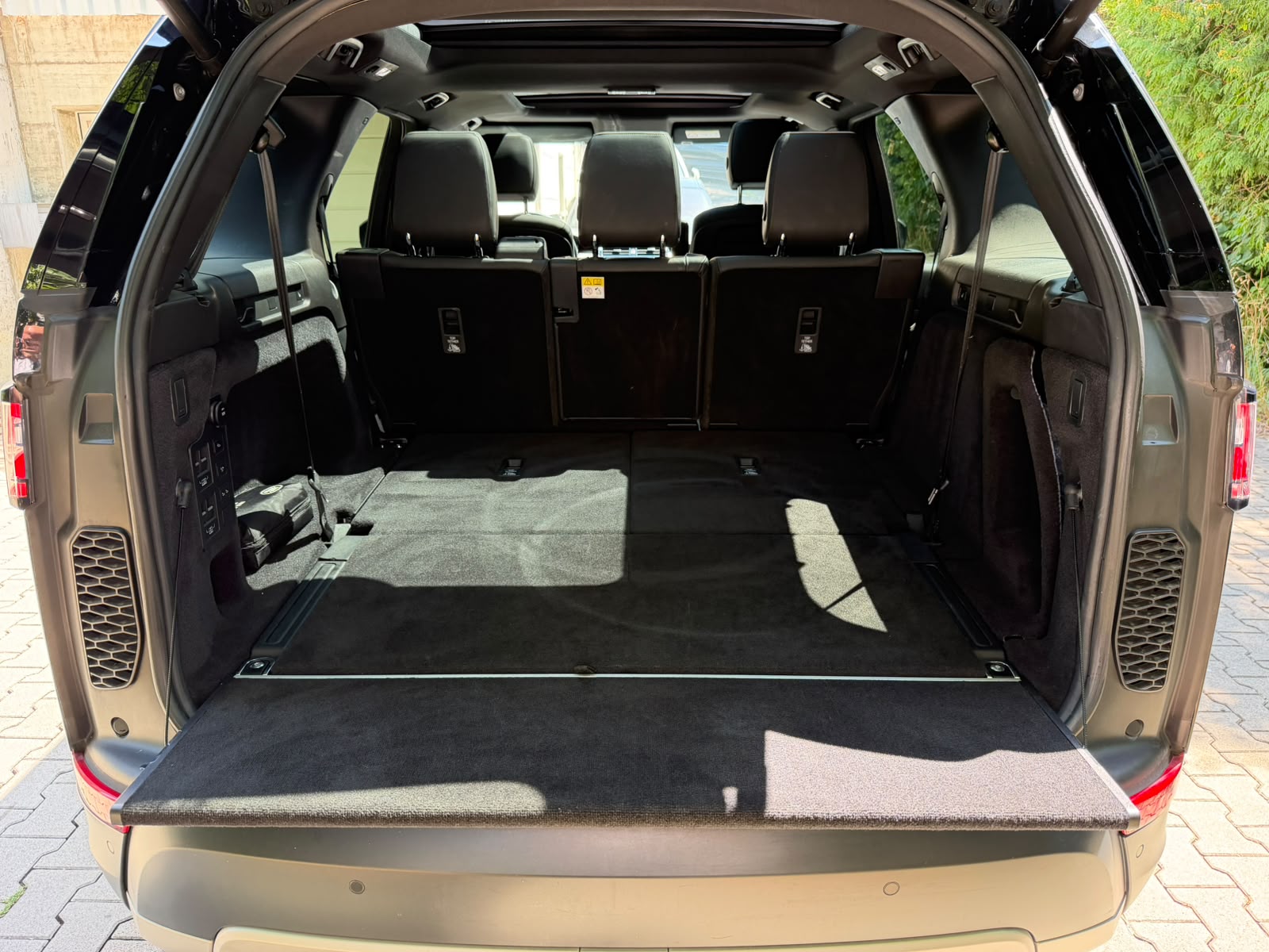 LAND ROVER Discovery 3.0 TD6 HSE Automatic-image-15
