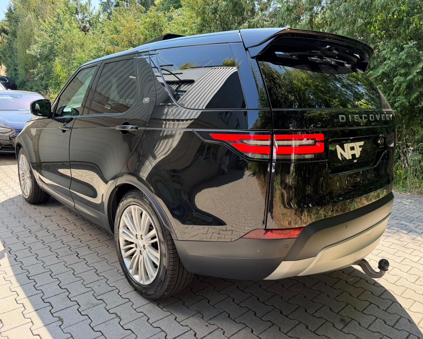 LAND ROVER Discovery 3.0 TD6 HSE Automatic-image-2