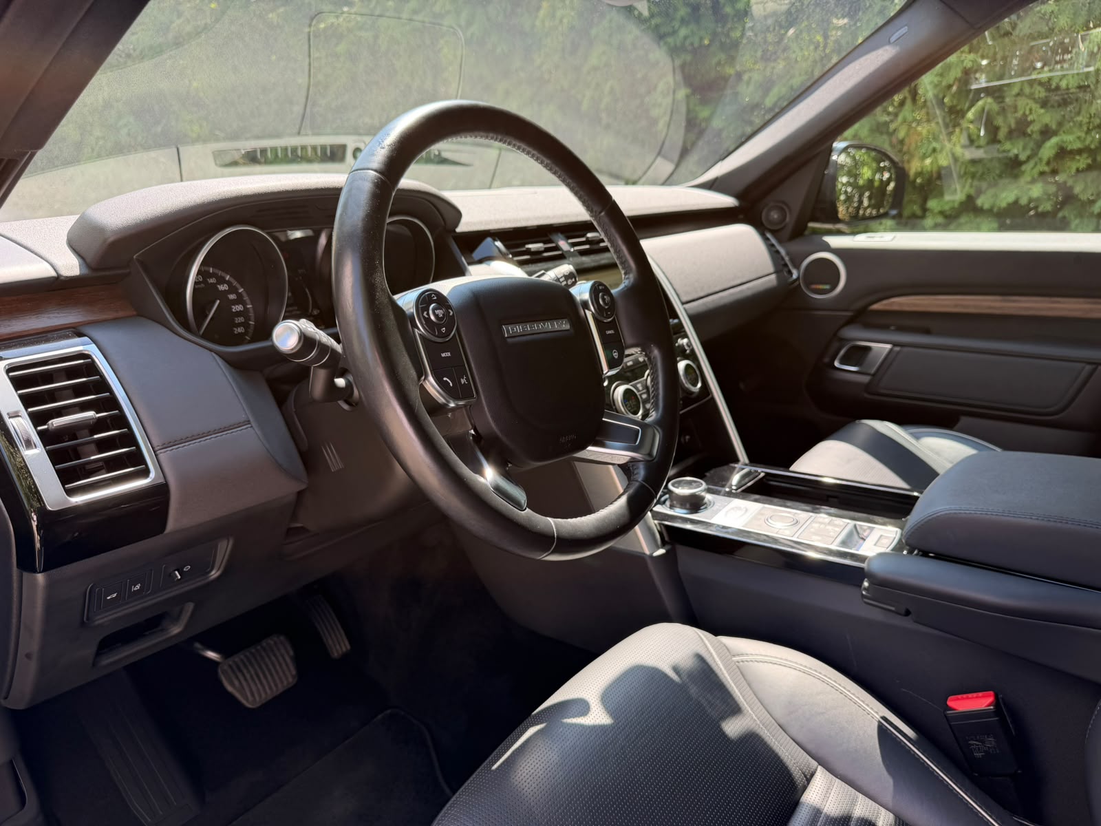 LAND ROVER Discovery 3.0 TD6 HSE Automatic-image-11