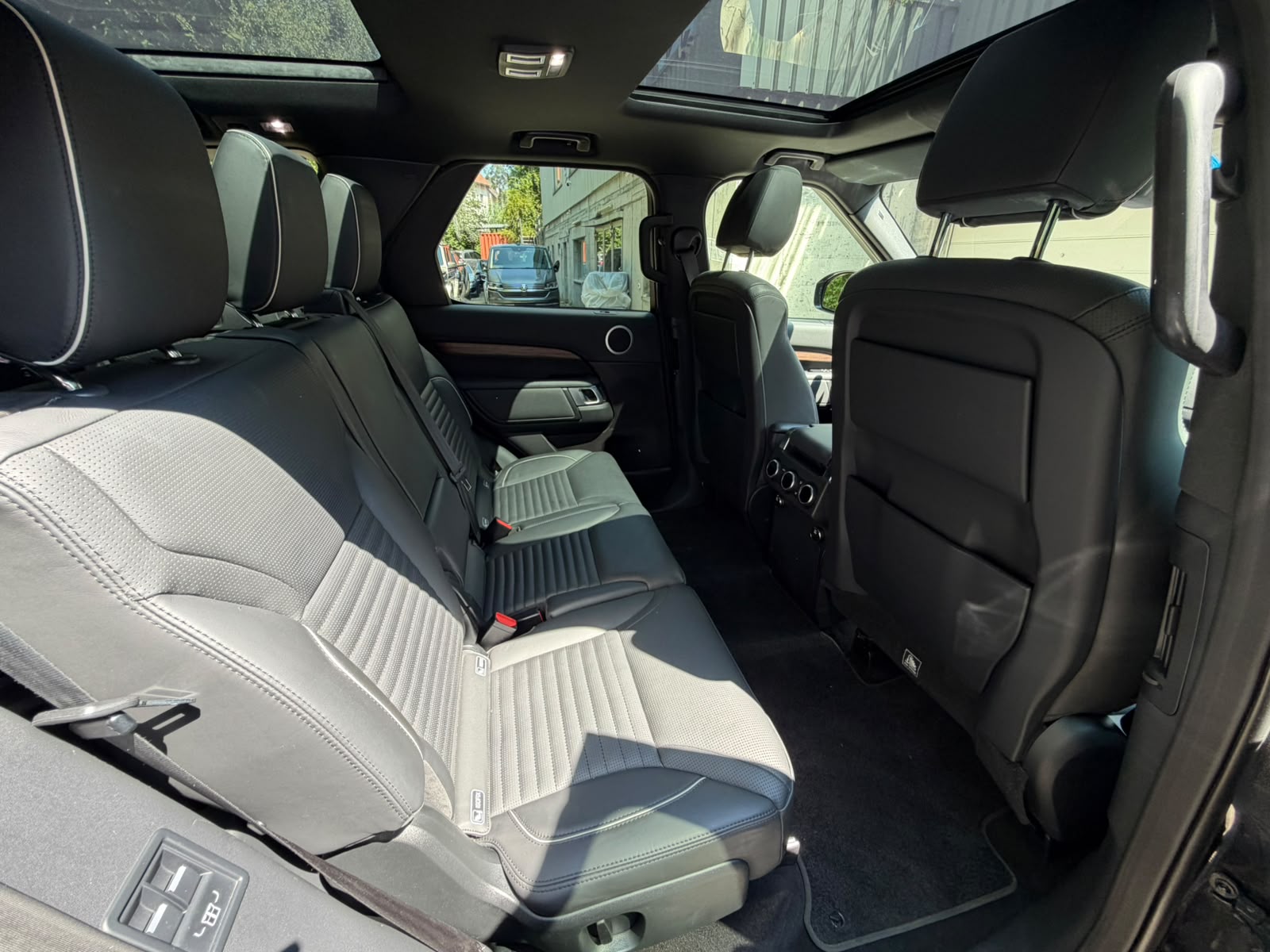LAND ROVER Discovery 3.0 TD6 HSE Automatic-image-18
