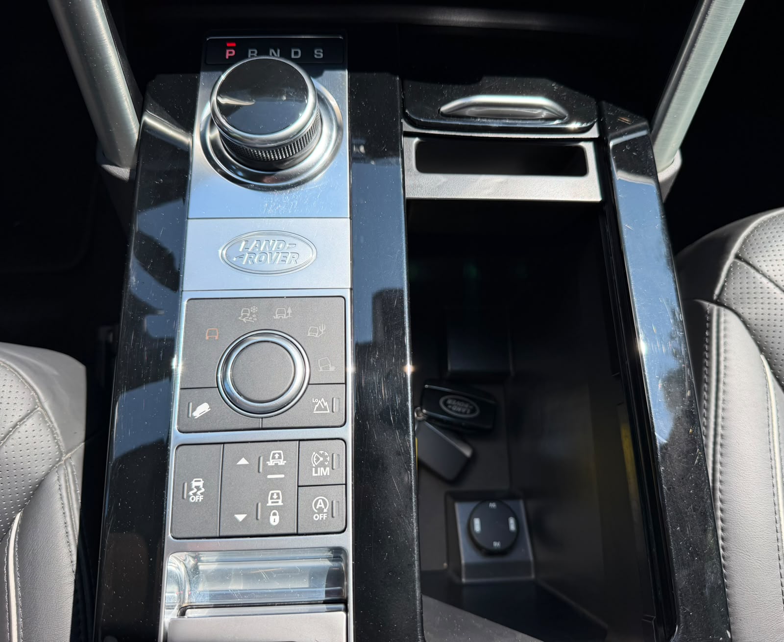 LAND ROVER Discovery 3.0 TD6 HSE Automatic-image-29
