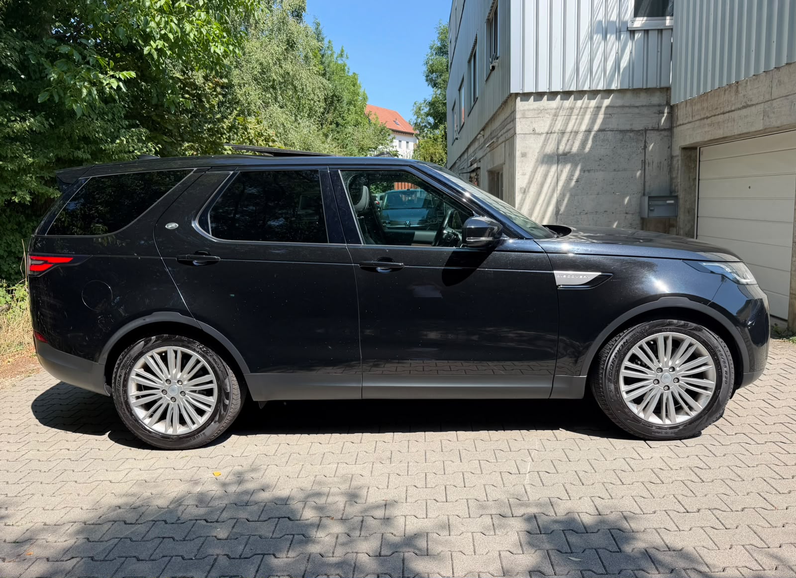 LAND ROVER Discovery 3.0 TD6 HSE Automatic-image-6