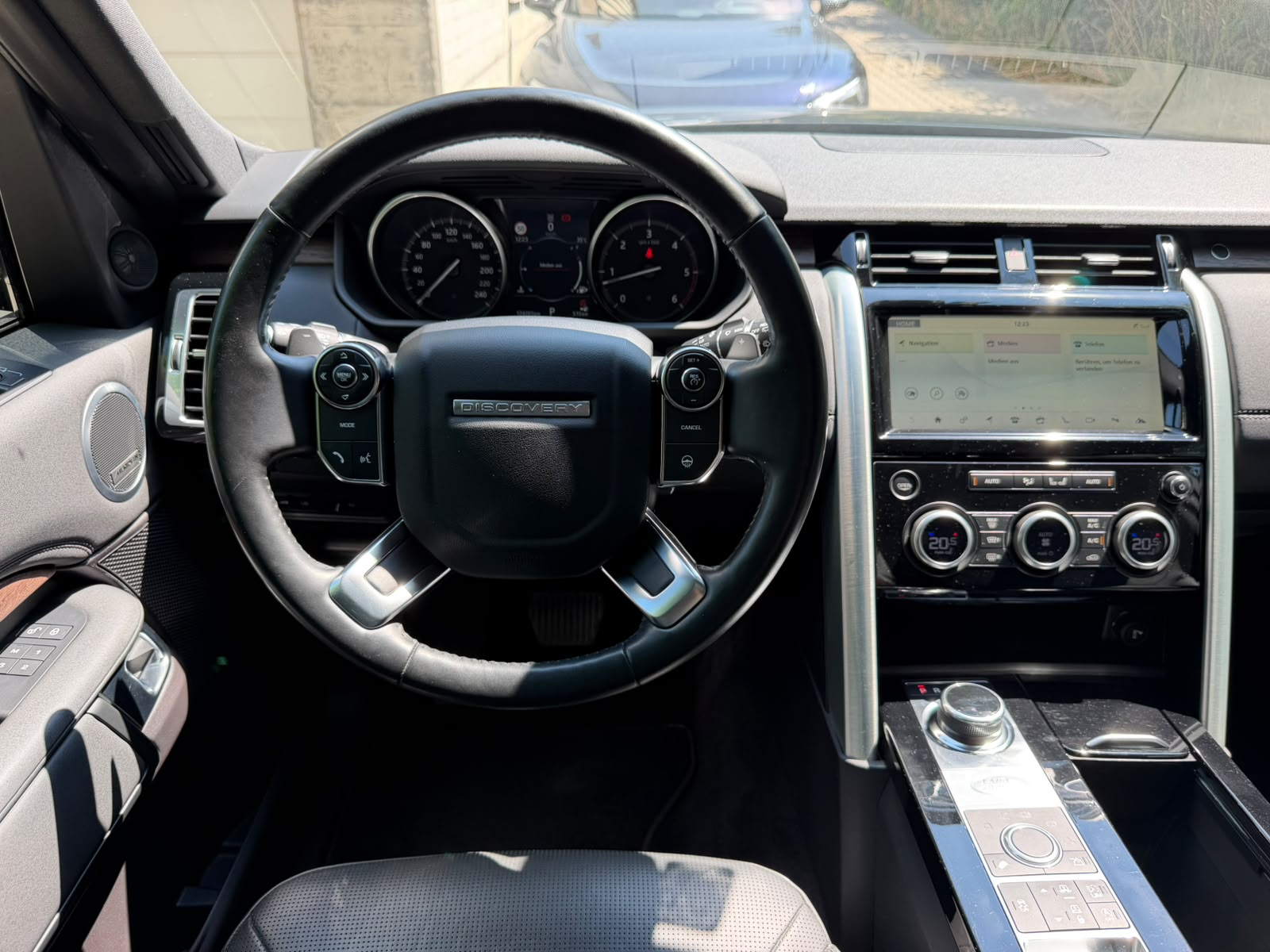 LAND ROVER Discovery 3.0 TD6 HSE Automatic-image-23