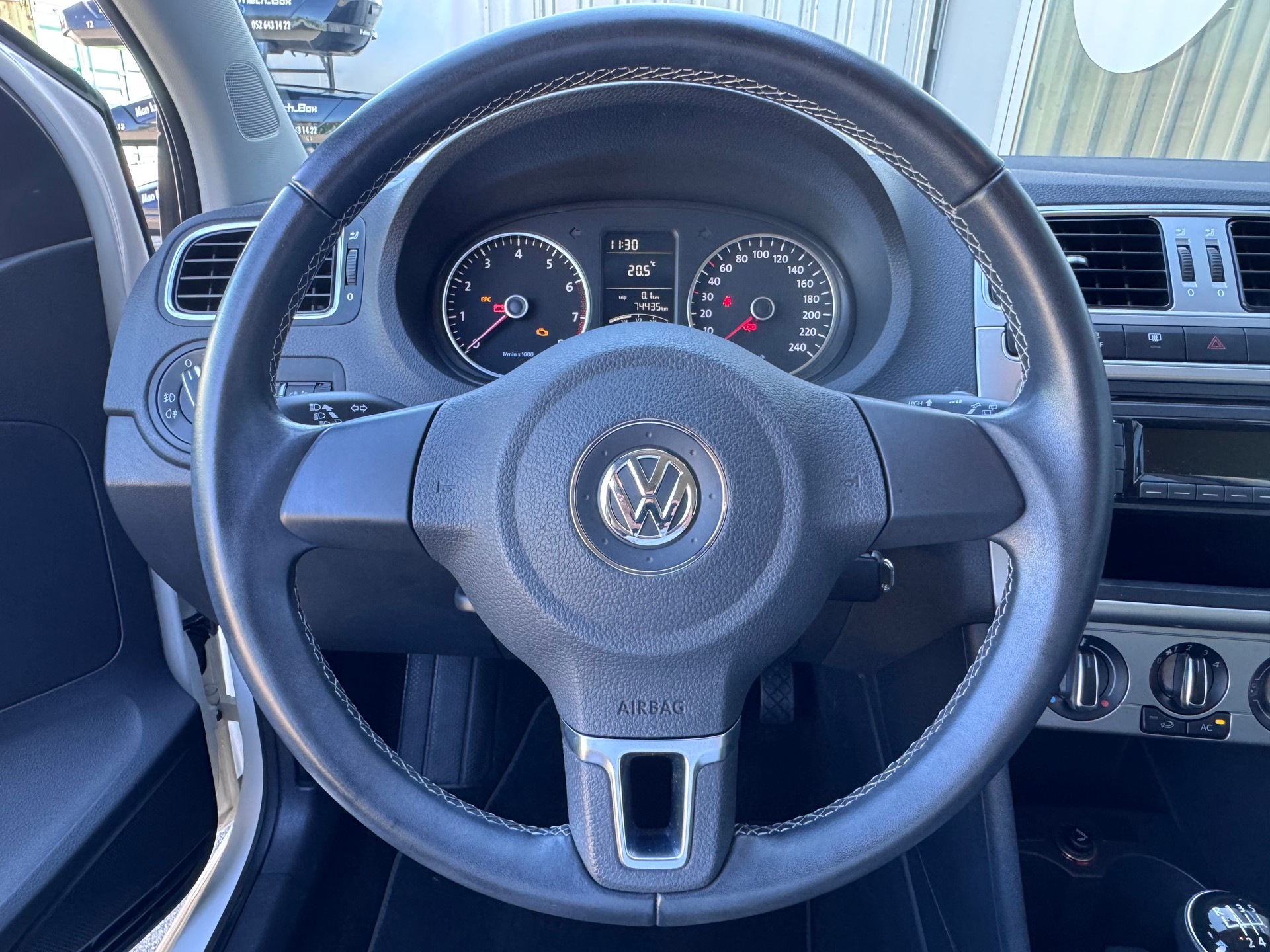 VW Polo 1.2 12V Trendline+Klimaanlage+Radio/CD+El.Fensterheber+ZV mit Fernbedienung+5-Türig+Frisch ab MFK / Service+-image-14