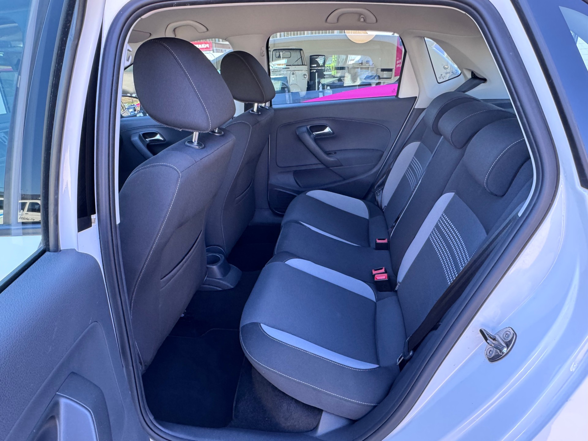 VW Polo 1.2 12V Trendline+Klimaanlage+Radio/CD+El.Fensterheber+ZV mit Fernbedienung+5-Türig+Frisch ab MFK / Service+-image-8