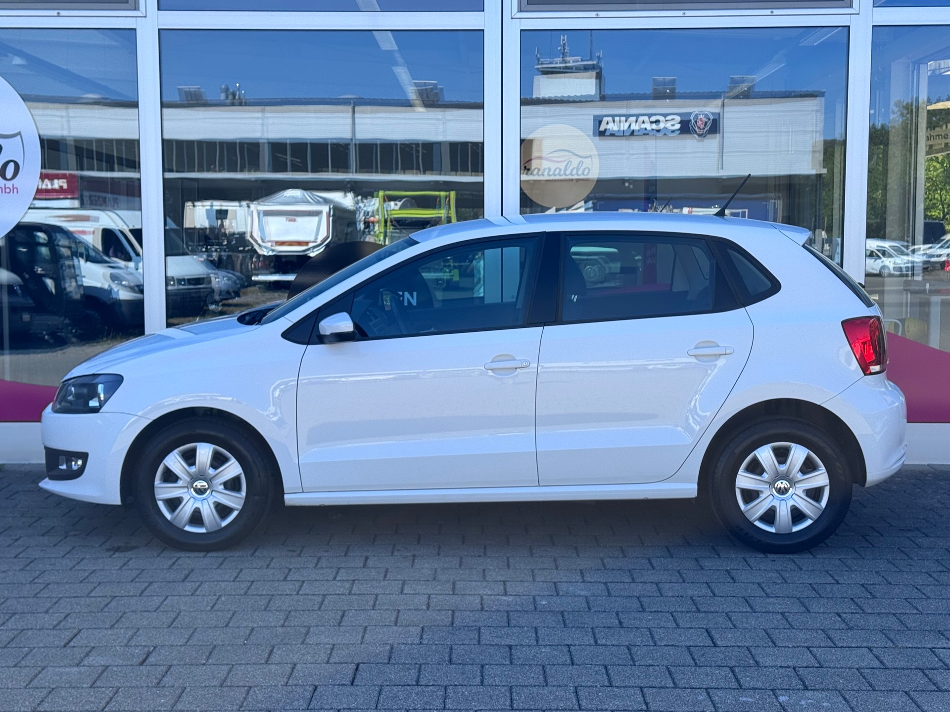 VW Polo 1.2 12V Trendline+Klimaanlage+Radio/CD+El.Fensterheber+ZV mit Fernbedienung+5-Türig+Frisch ab MFK / Service+-image-4