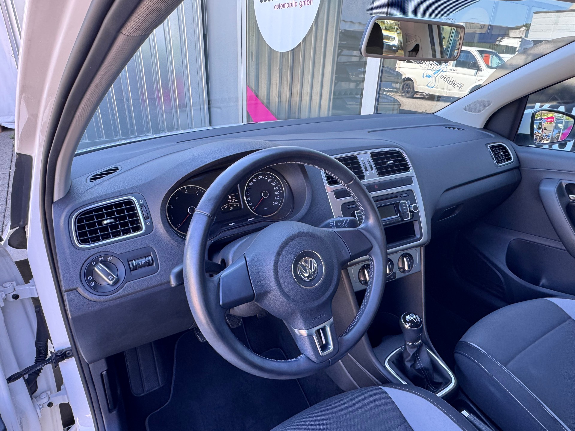 VW Polo 1.2 12V Trendline+Klimaanlage+Radio/CD+El.Fensterheber+ZV mit Fernbedienung+5-Türig+Frisch ab MFK / Service+-image-10