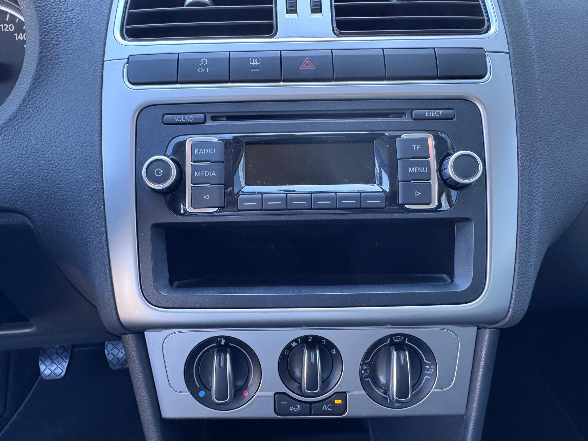VW Polo 1.2 12V Trendline+Klimaanlage+Radio/CD+El.Fensterheber+ZV mit Fernbedienung+5-Türig+Frisch ab MFK / Service+-image-12