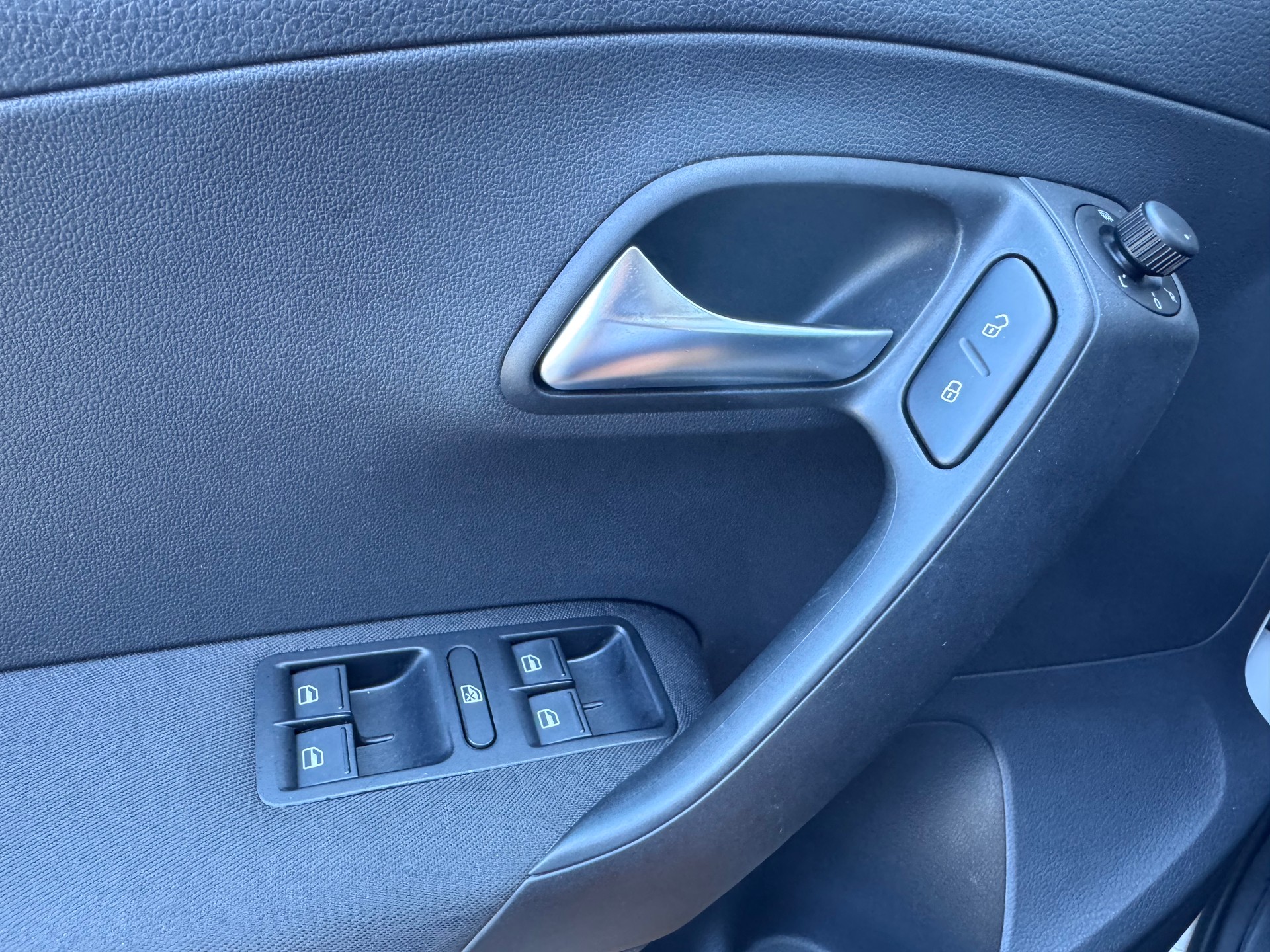 VW Polo 1.2 12V Trendline+Klimaanlage+Radio/CD+El.Fensterheber+ZV mit Fernbedienung+5-Türig+Frisch ab MFK / Service+-image-11