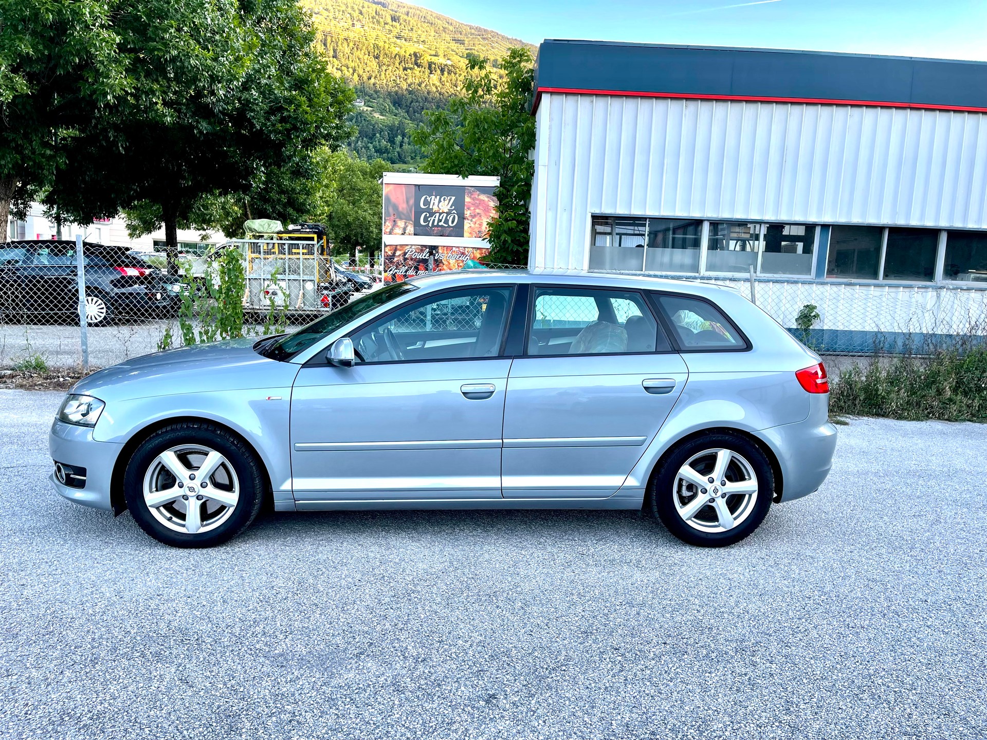 AUDI A3 Sportback 2.0 TFSI Ambition S-tronic-image-2