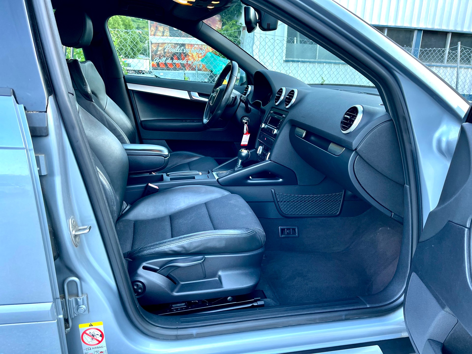 AUDI A3 Sportback 2.0 TFSI Ambition S-tronic-image-9