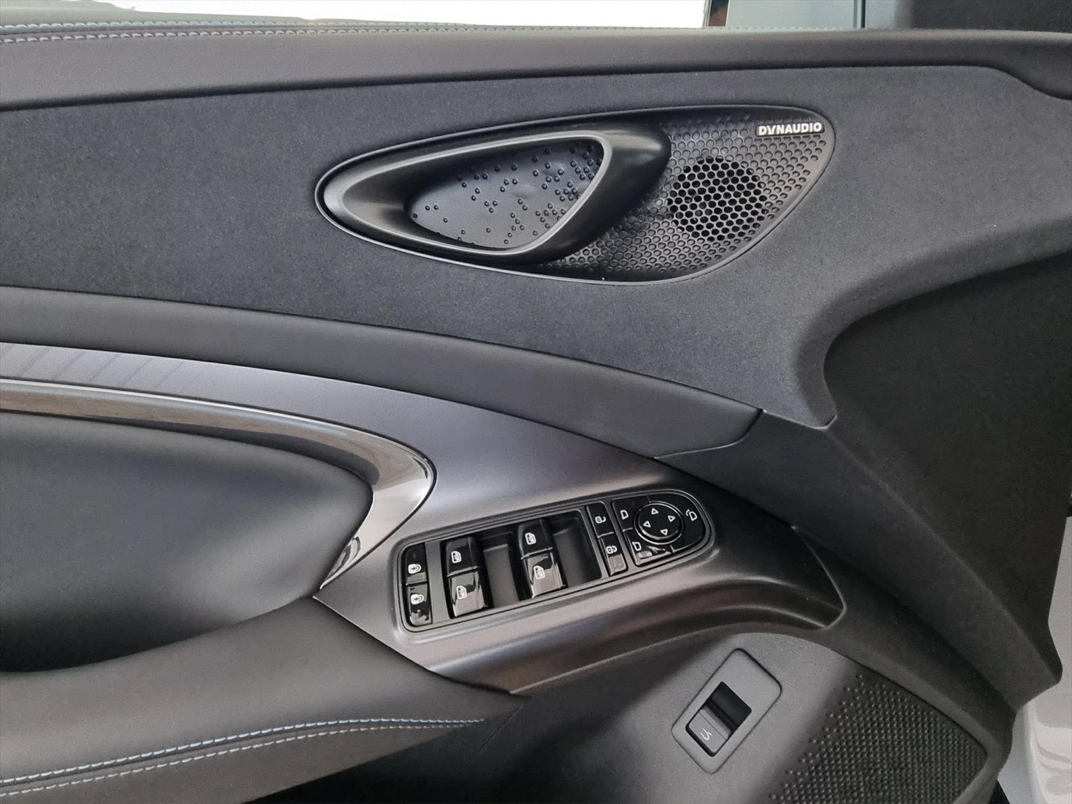 BYD Seal 82,2 kWh Excellence AWD-image-11