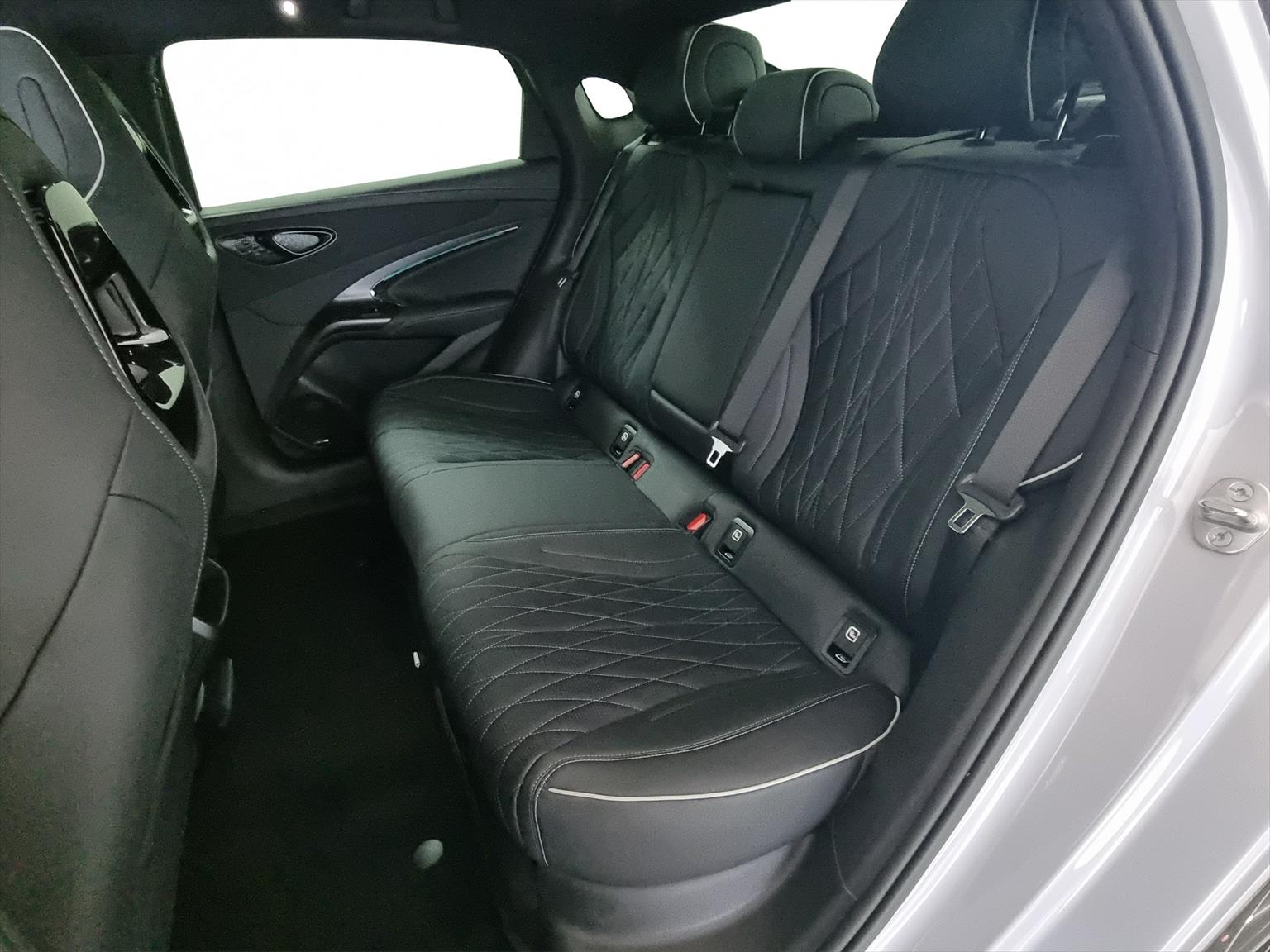 BYD Seal 82,2 kWh Excellence AWD-image-6