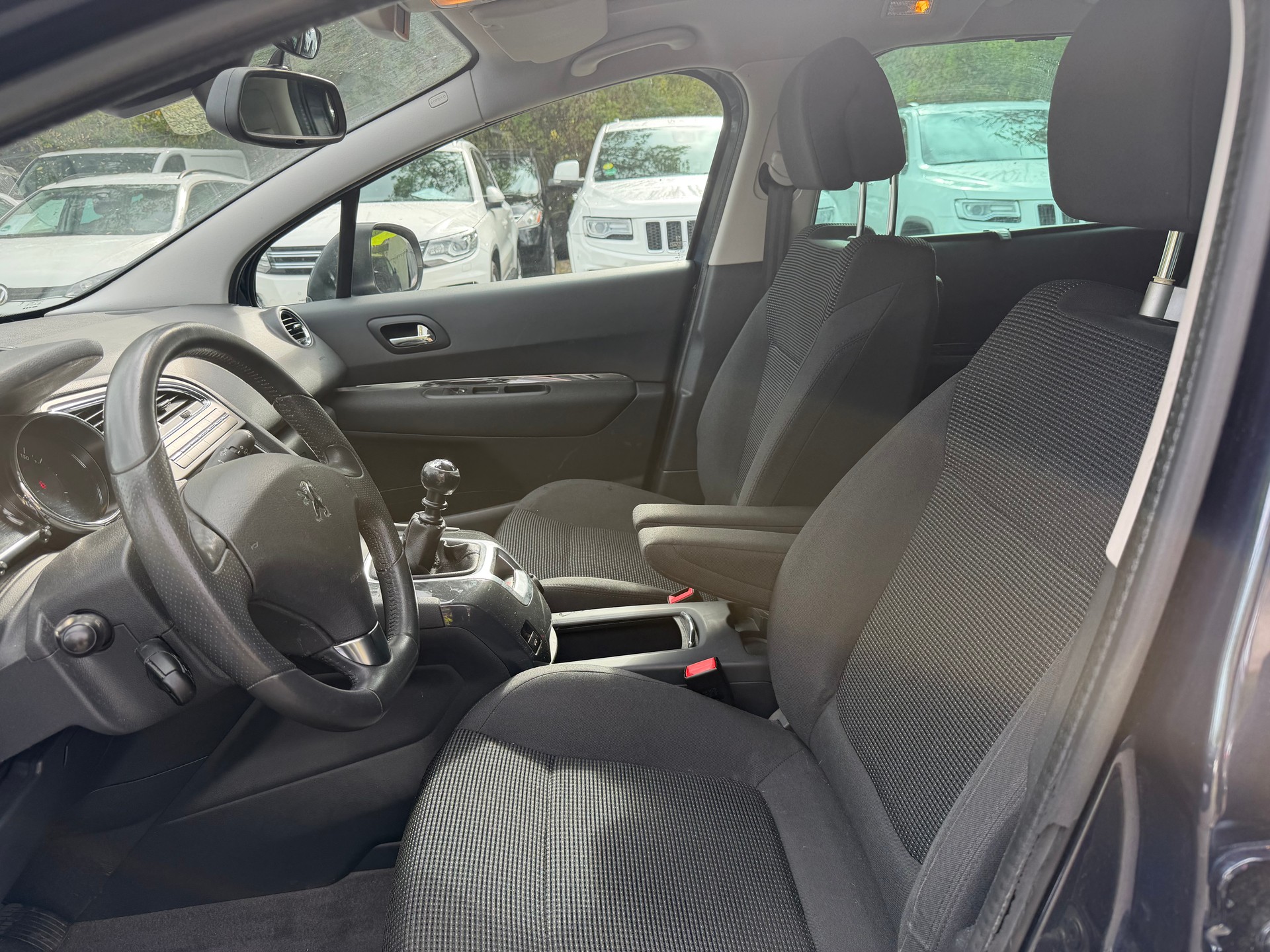 PEUGEOT 5008 2.0 HDI Active-image-5