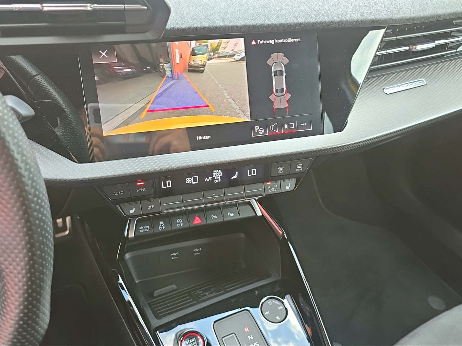 AUDI RS3 Limousine 2.5 TSI quattro S-tronic-image-14