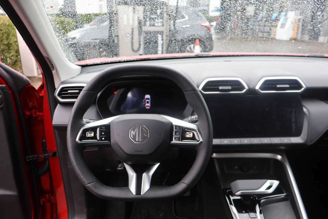MG ZS 1.5 Hybrid+ Luxury-image-10