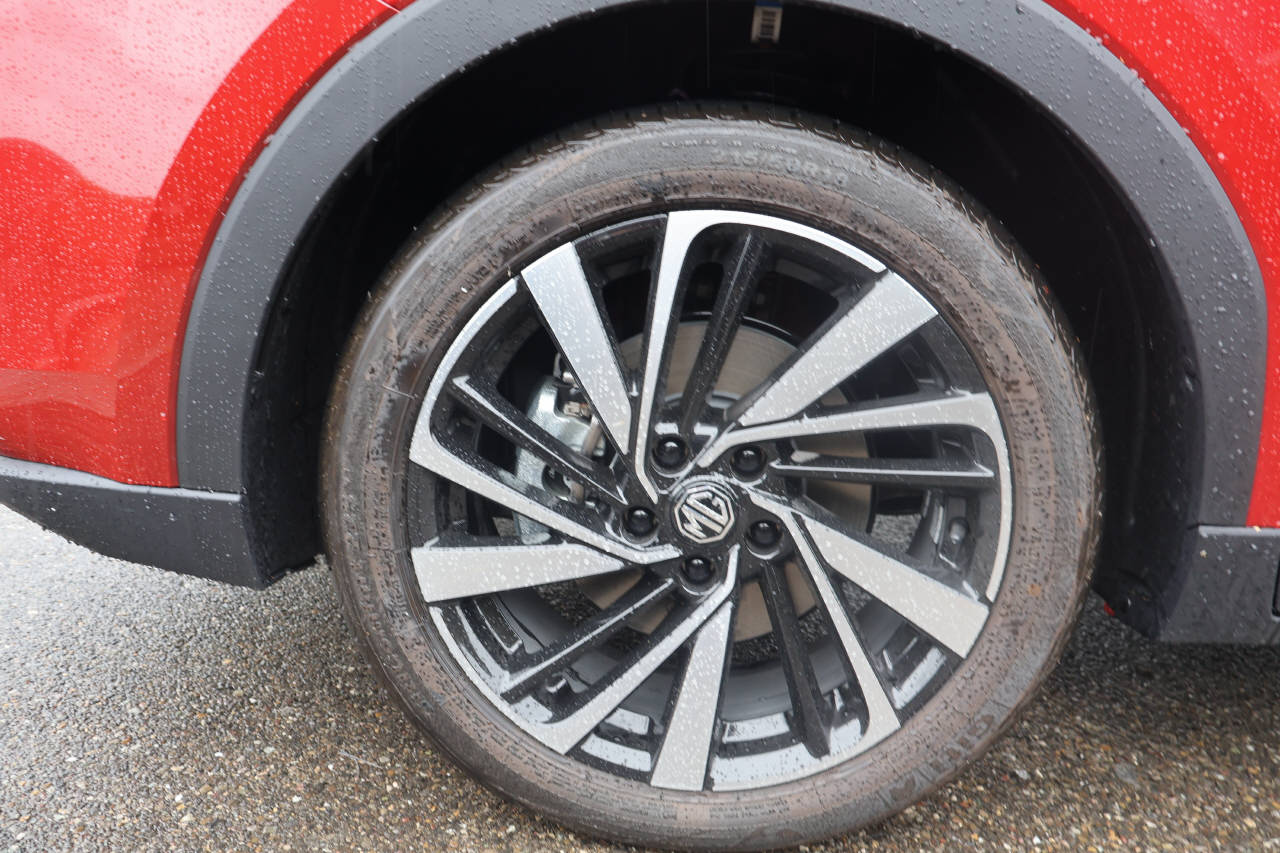 MG ZS 1.5 Hybrid+ Luxury-image-8
