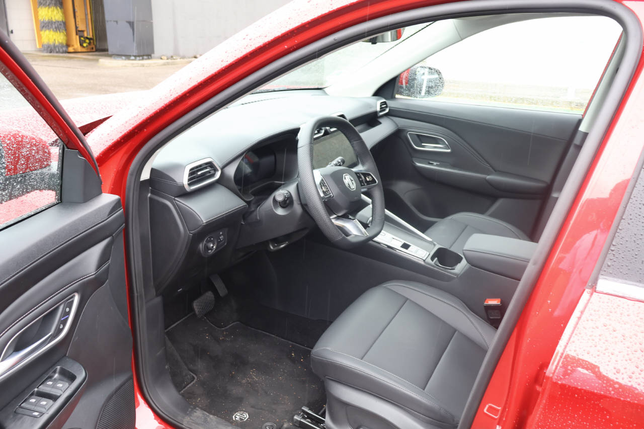 MG ZS 1.5 Hybrid+ Luxury-image-11
