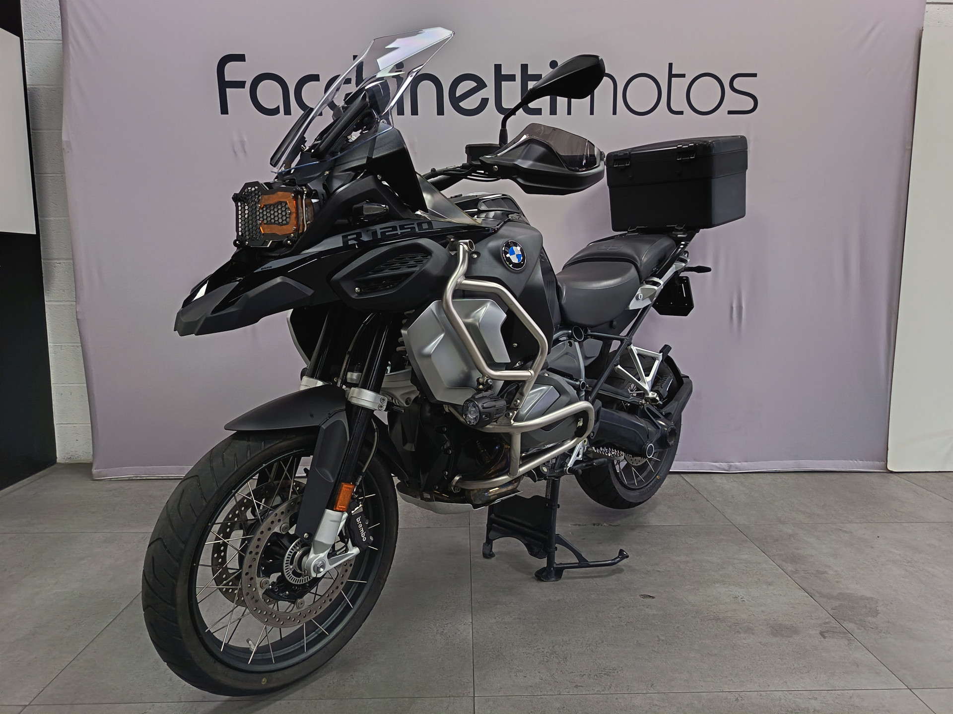 BMW R 1250 GS Adventure Triple Black-showroom-element-2