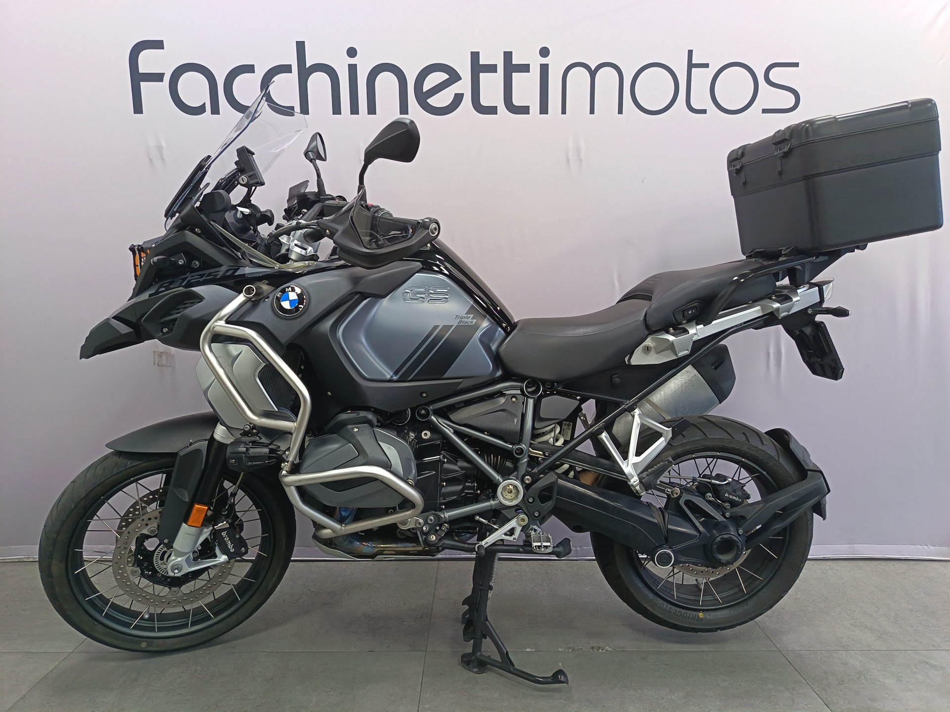 BMW R 1250 GS Adventure Triple Black-showroom-element-3