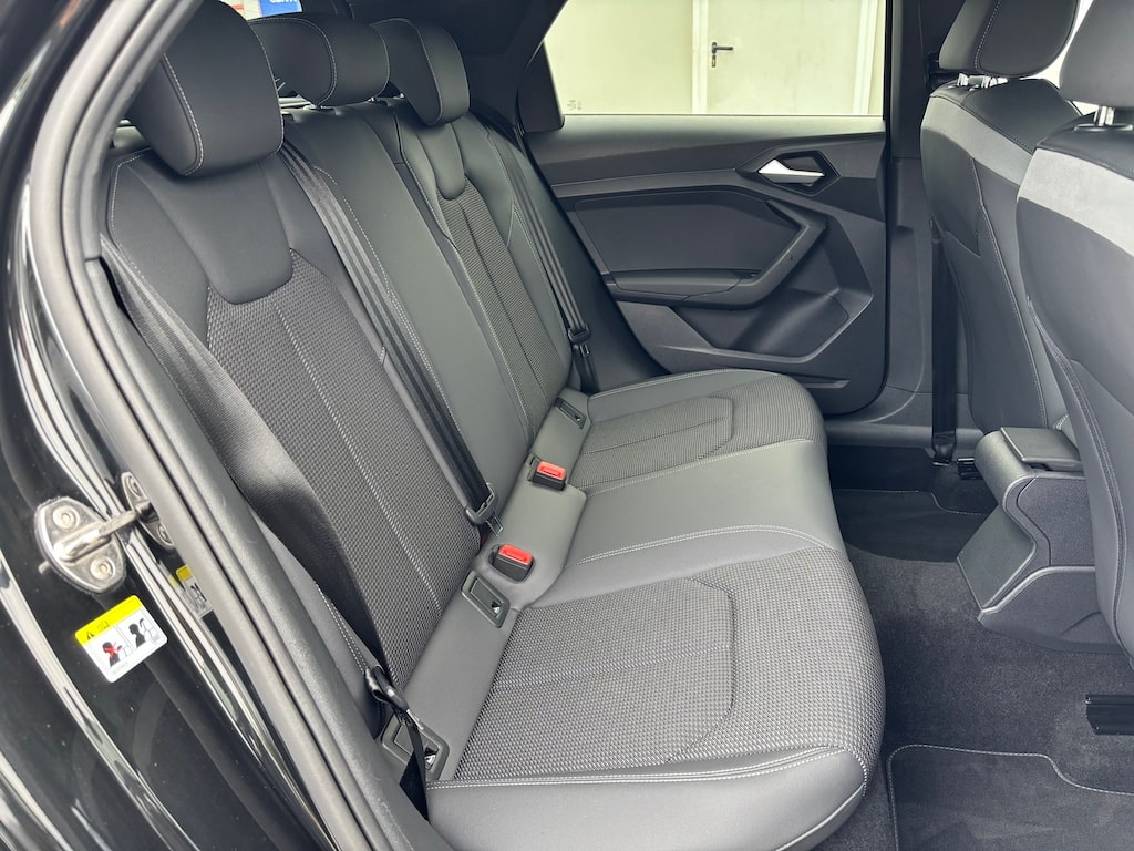AUDI A1 Sportback 30 TFSI S Line-image-13