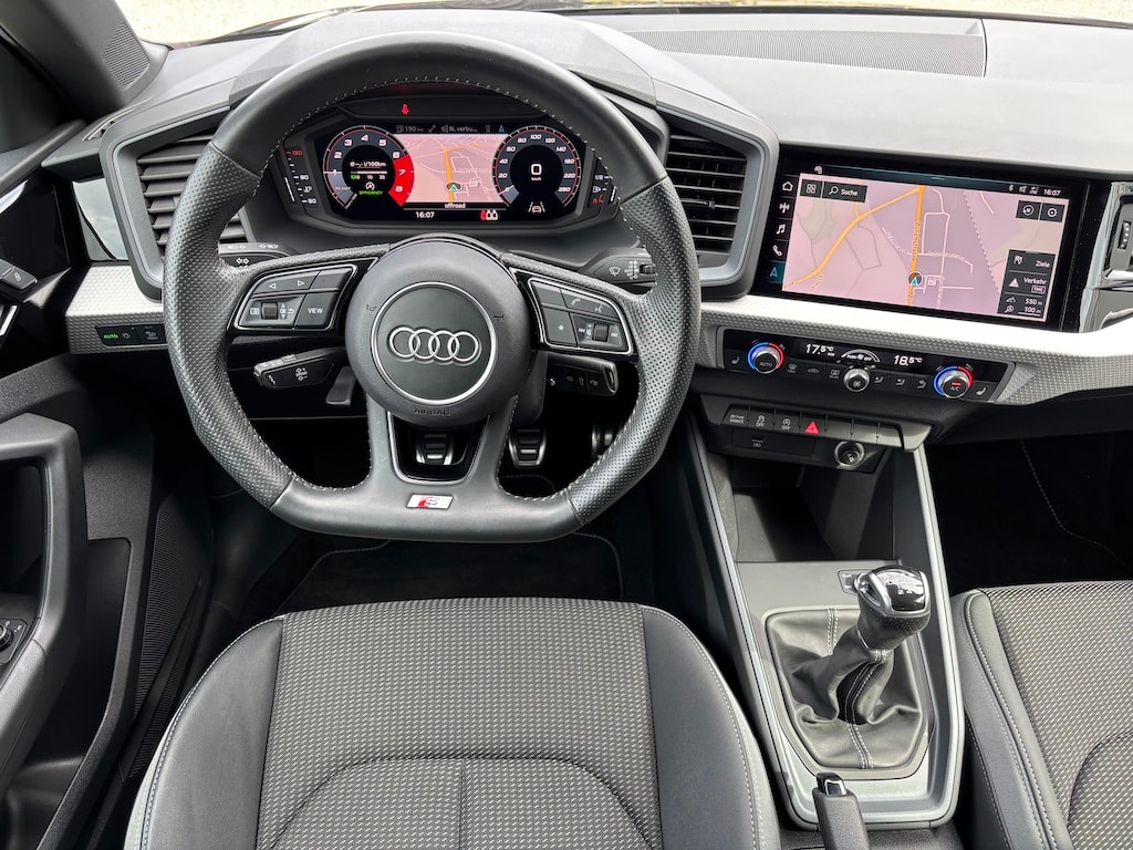 AUDI A1 Sportback 30 TFSI S Line-image-9