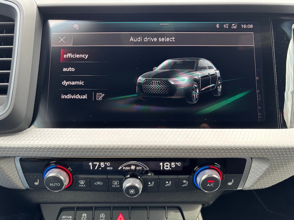 AUDI A1 Sportback 30 TFSI S Line-image-10