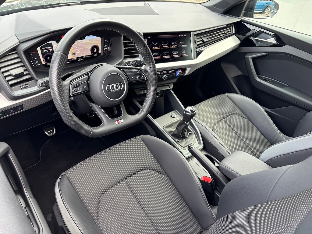 AUDI A1 Sportback 30 TFSI S Line-image-8
