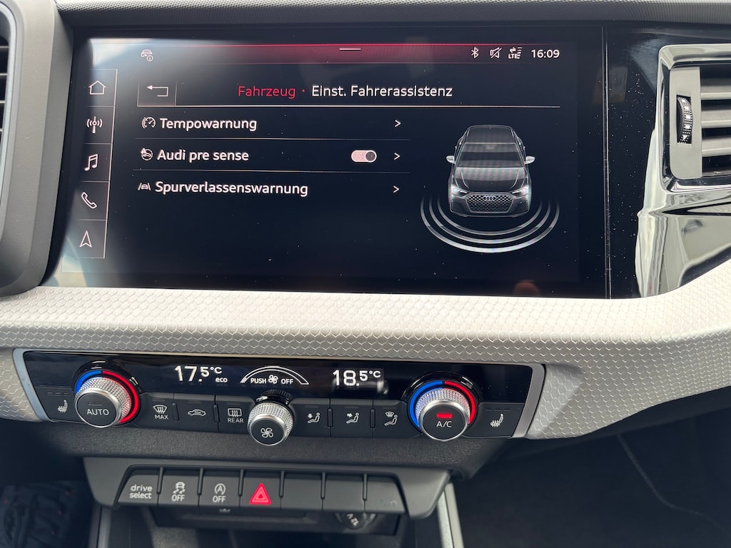 AUDI A1 Sportback 30 TFSI S Line-image-11