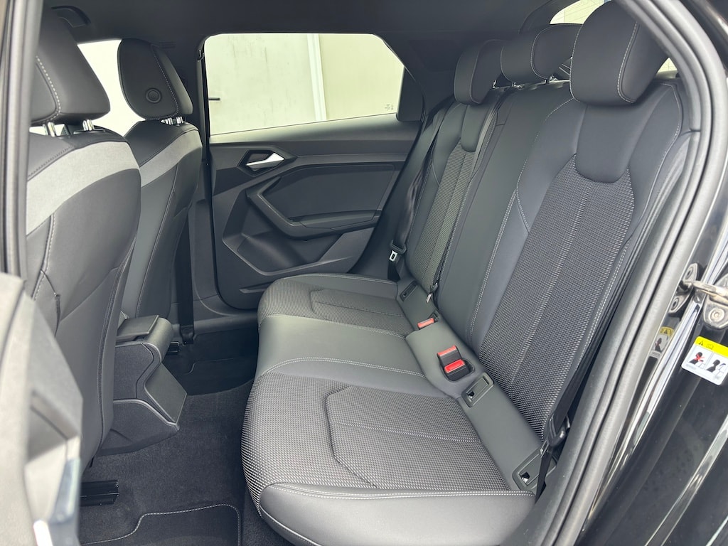 AUDI A1 Sportback 30 TFSI S Line-image-12