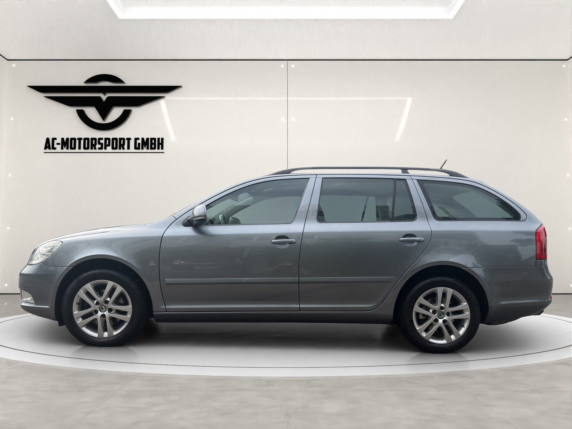 SKODA Octavia Combi 2.0 TDI Elegance 4x4 DSG-image-4