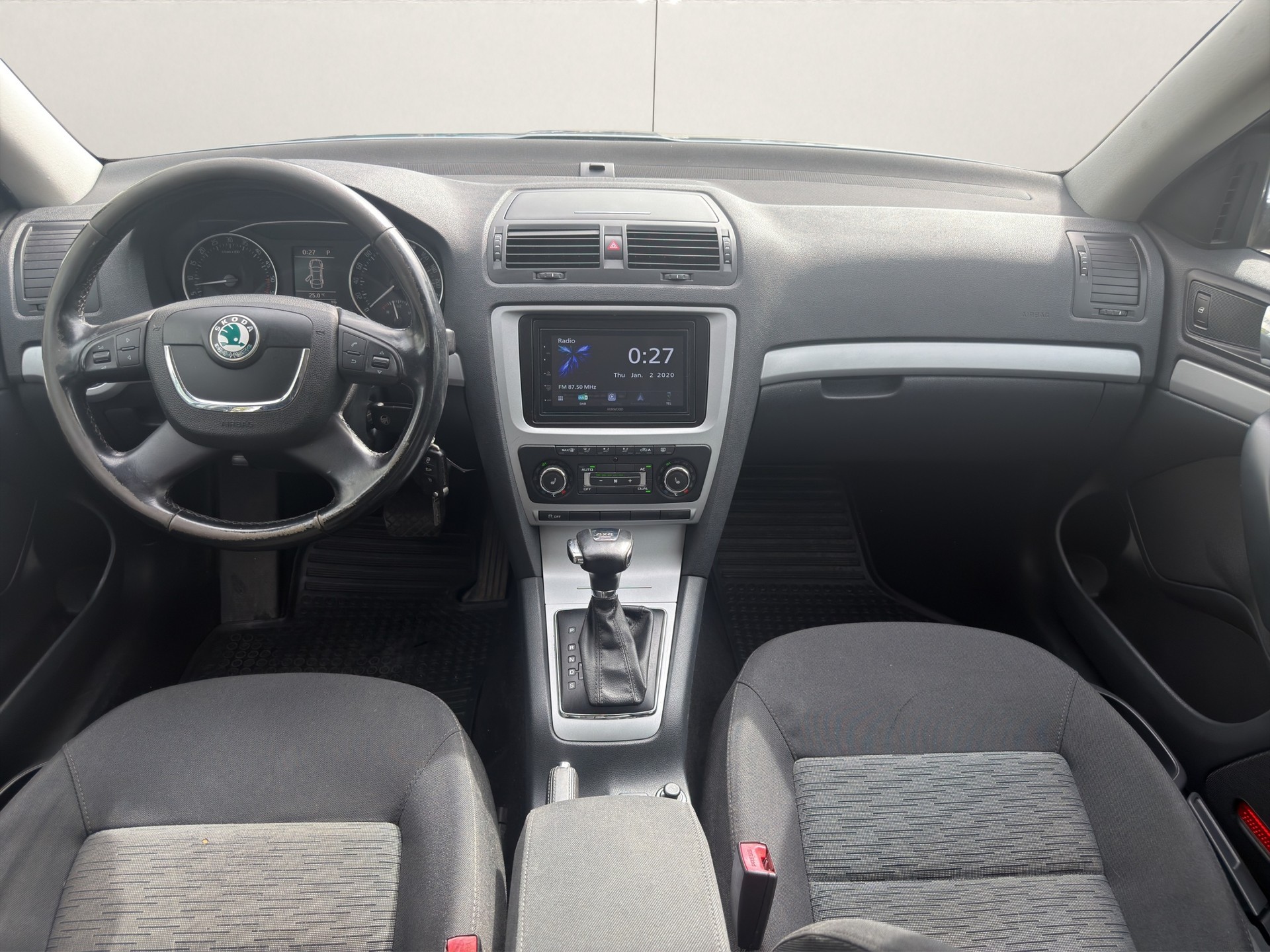 SKODA Octavia Combi 2.0 TDI Elegance 4x4 DSG-image-9