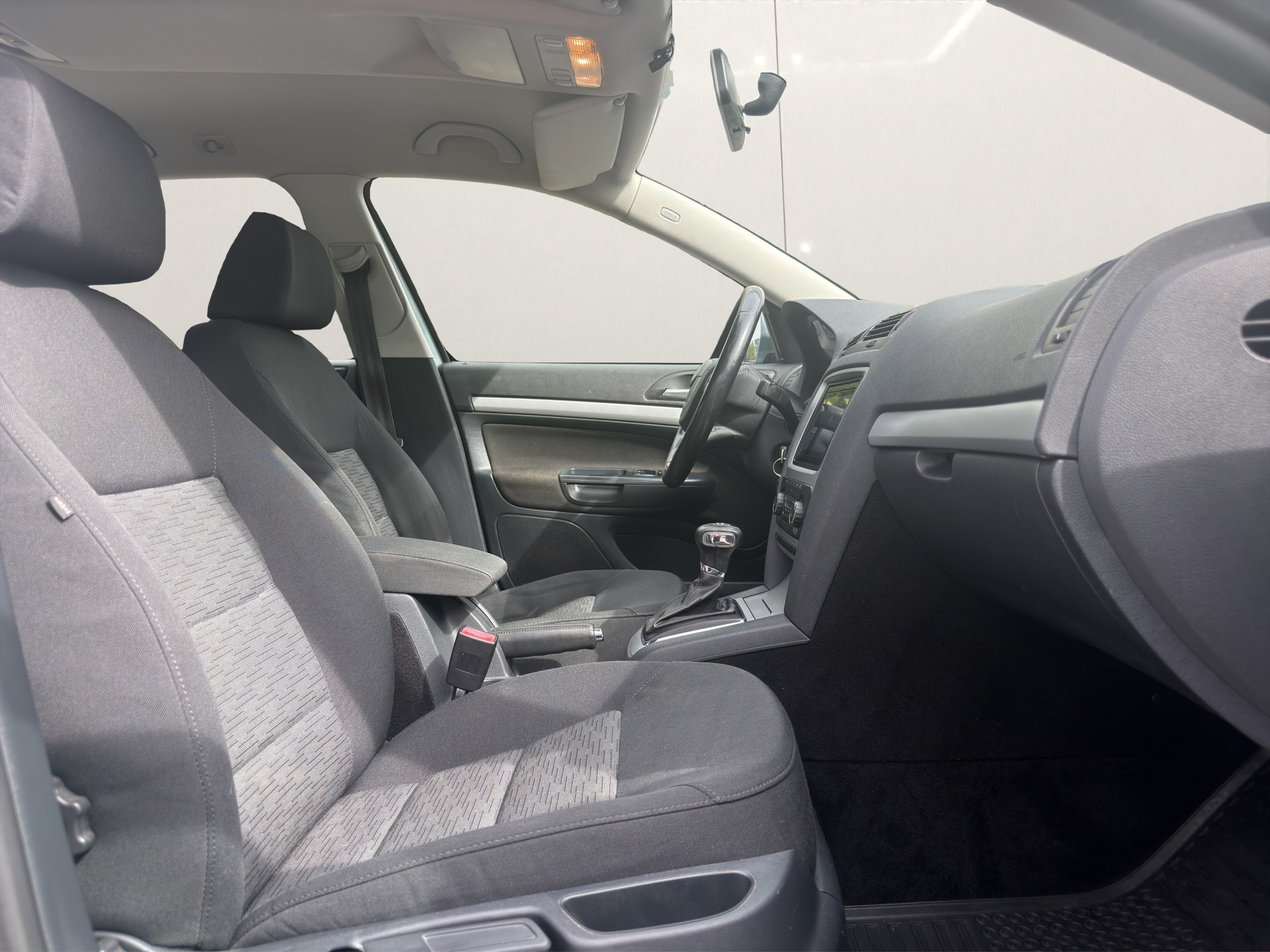 SKODA Octavia Combi 2.0 TDI Elegance 4x4 DSG-image-13