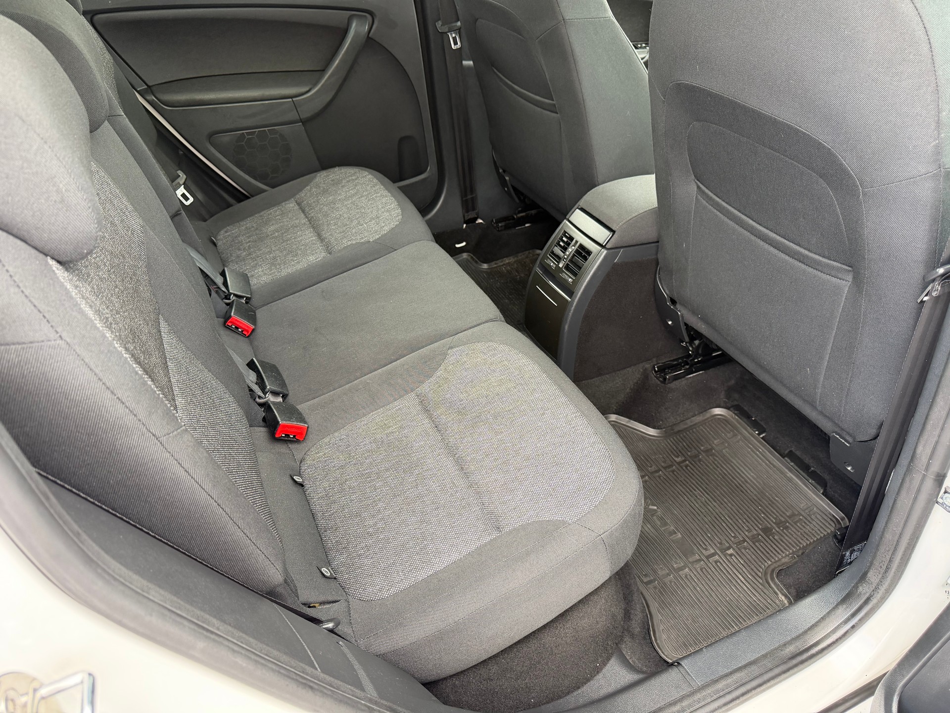 SKODA Yeti 2.0 TDI Elegance 4x4 DSG-image-13