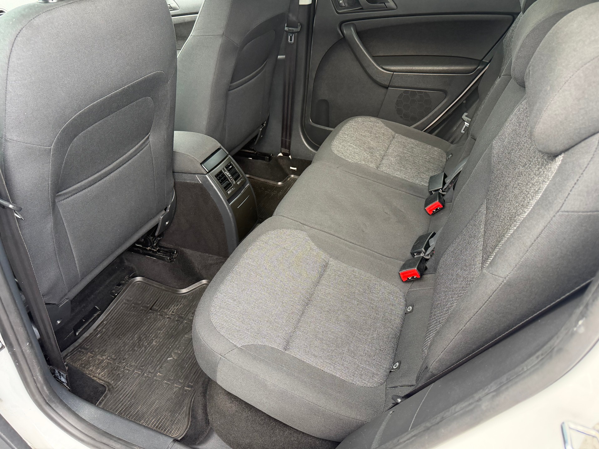 SKODA Yeti 2.0 TDI Elegance 4x4 DSG-image-8