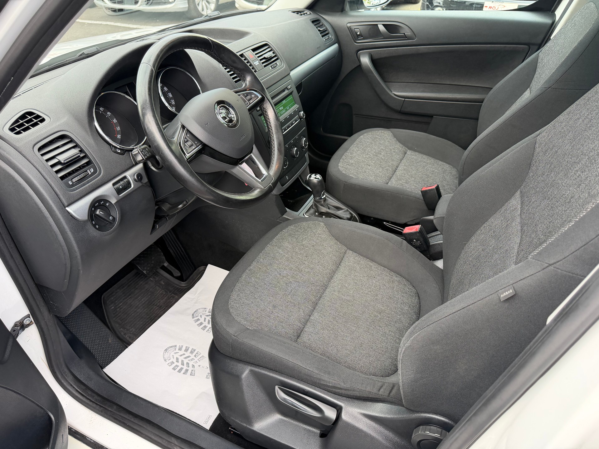 SKODA Yeti 2.0 TDI Elegance 4x4 DSG-image-7