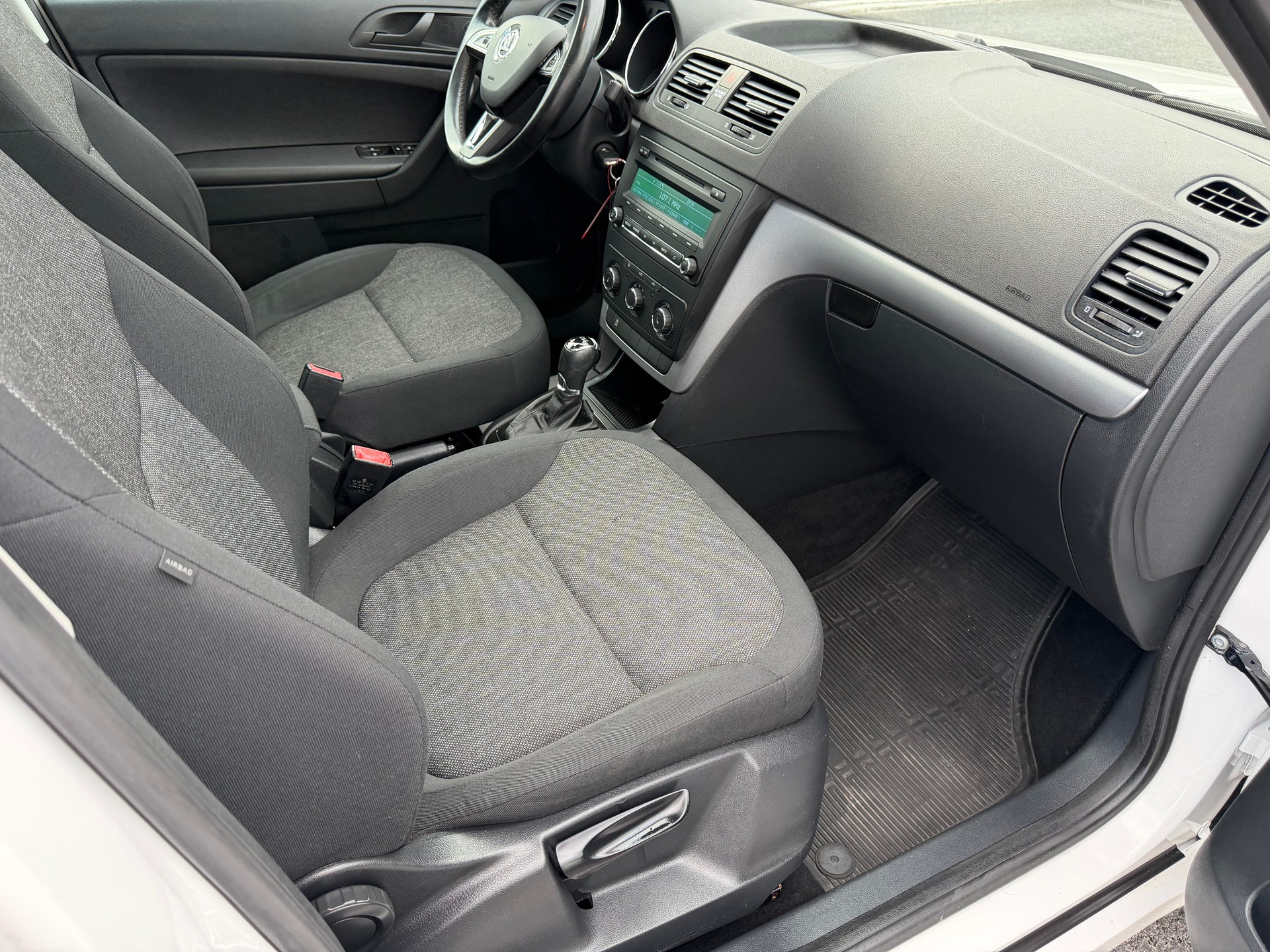 SKODA Yeti 2.0 TDI Elegance 4x4 DSG-image-14