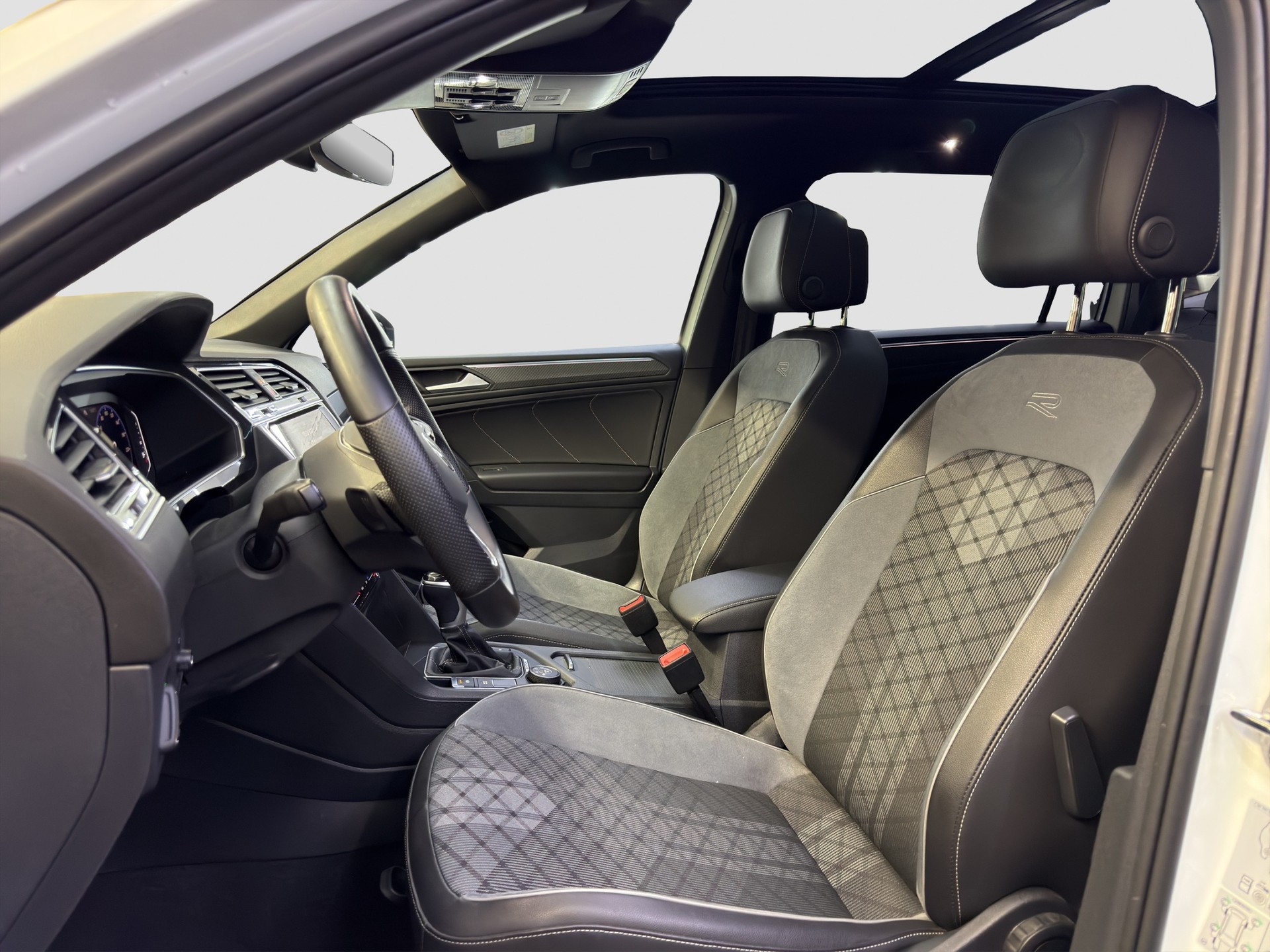 VW Tiguan Allspace 2.0TSI R-Line 4Motion DSG-image-11