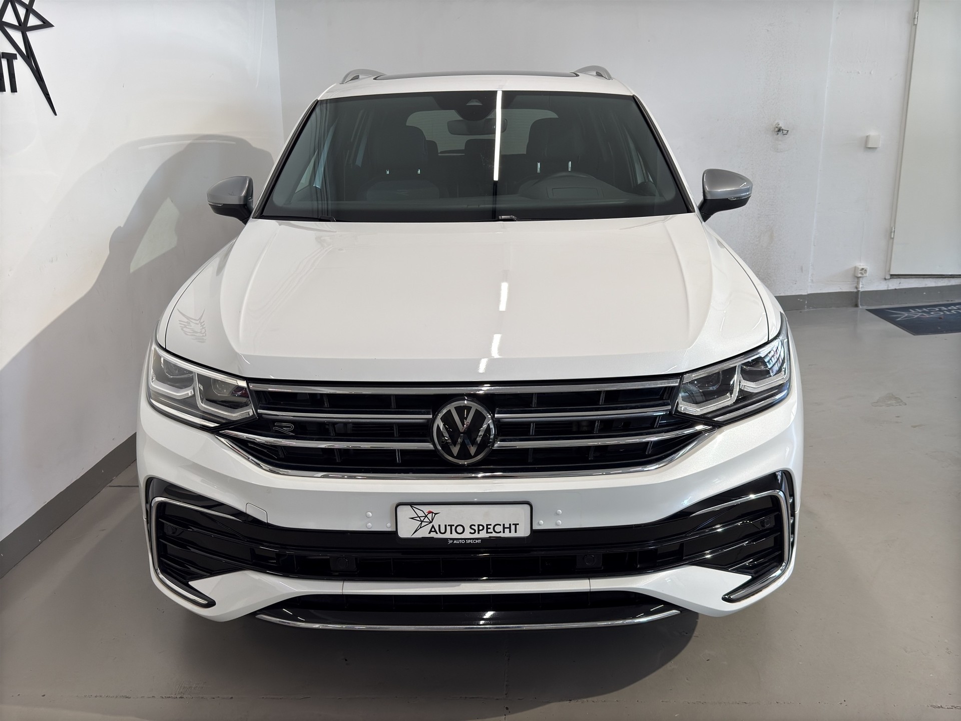 VW Tiguan Allspace 2.0TSI R-Line 4Motion DSG-image-2