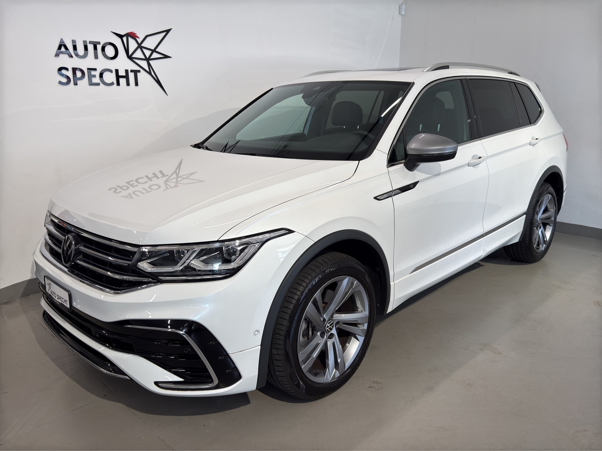 VW Tiguan Allspace 2.0TSI R-Line 4Motion DSG-image-1