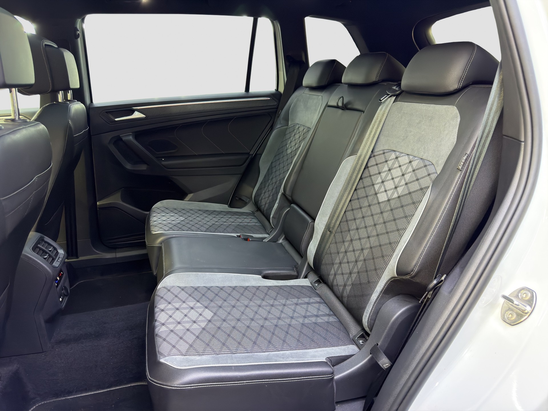 VW Tiguan Allspace 2.0TSI R-Line 4Motion DSG-image-12